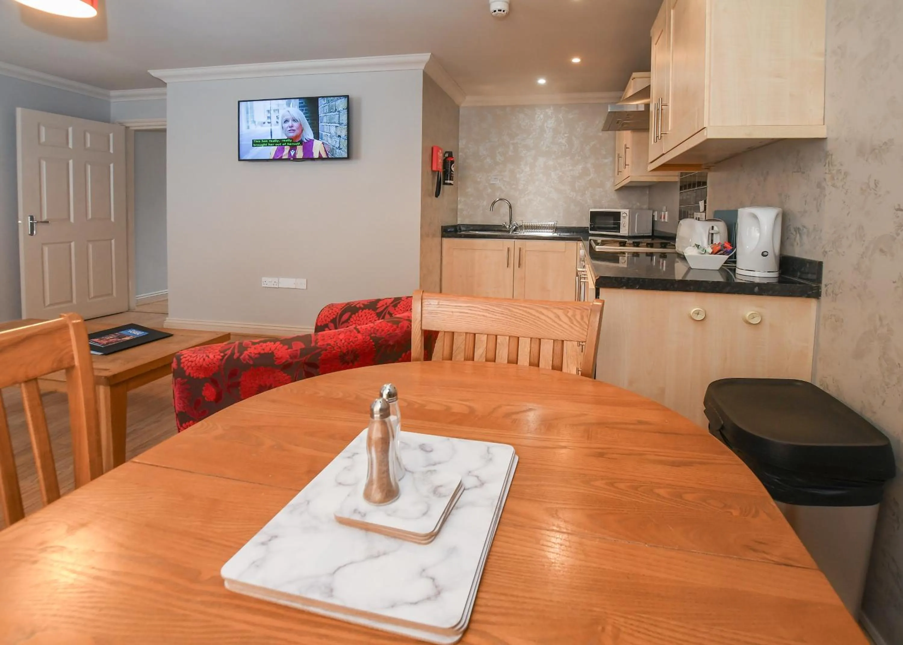 Living room in The Queens Hotel & Victoria Cloisters Apartments