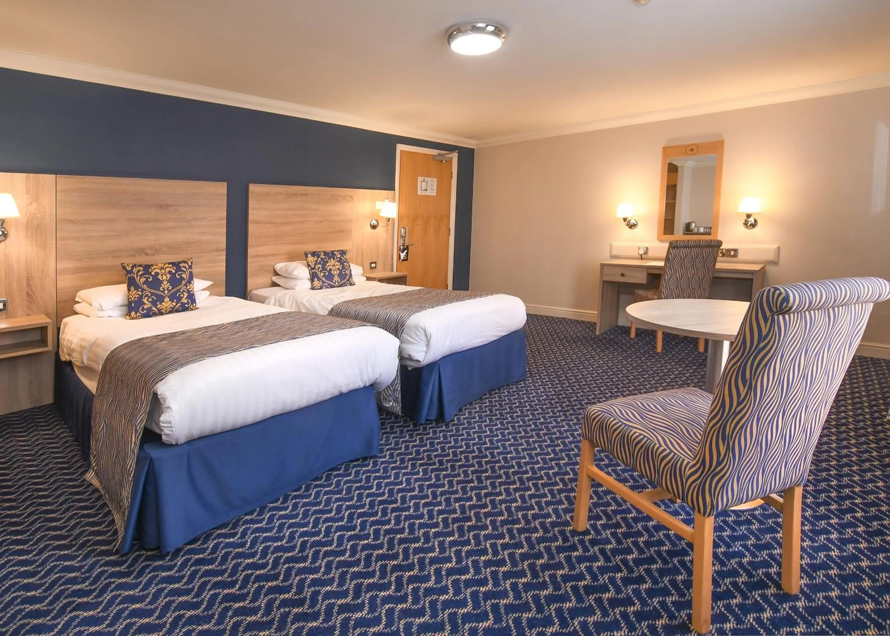 Bed in The Queens Hotel & Victoria Cloisters Apartments