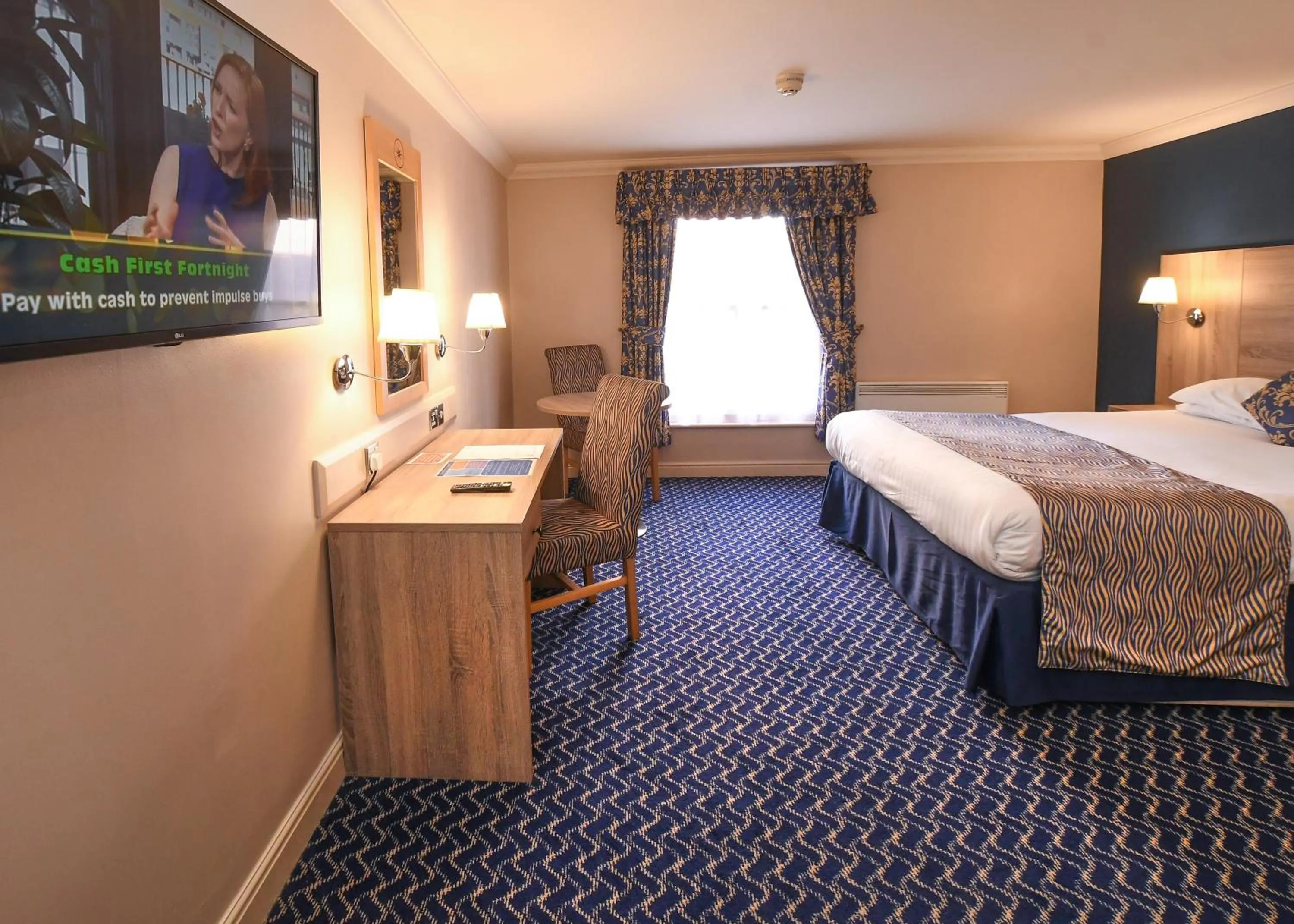 Bed in The Queens Hotel & Victoria Cloisters Apartments
