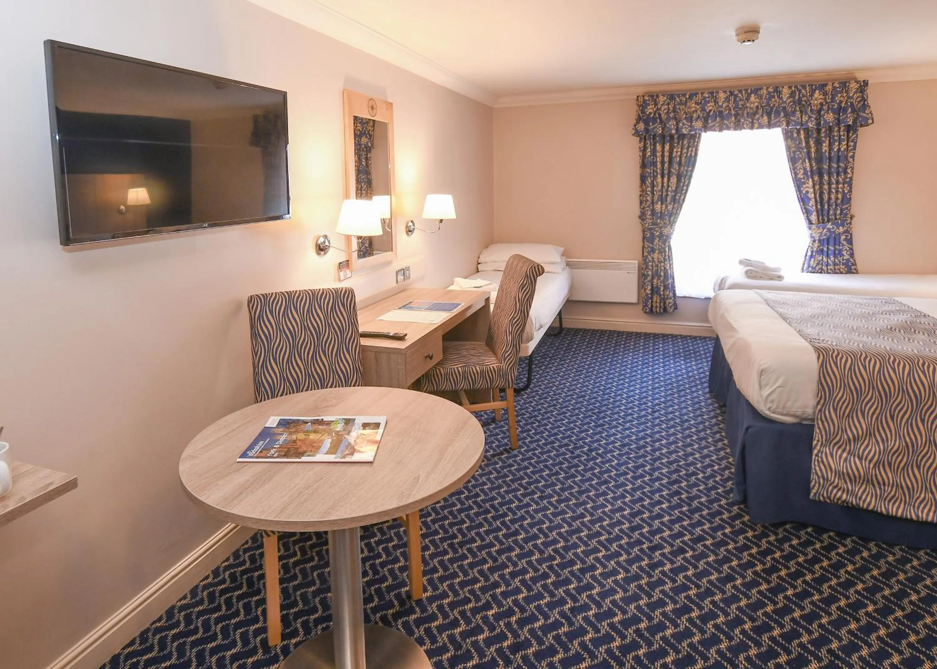 TV and multimedia, Bed in The Queens Hotel & Victoria Cloisters Apartments