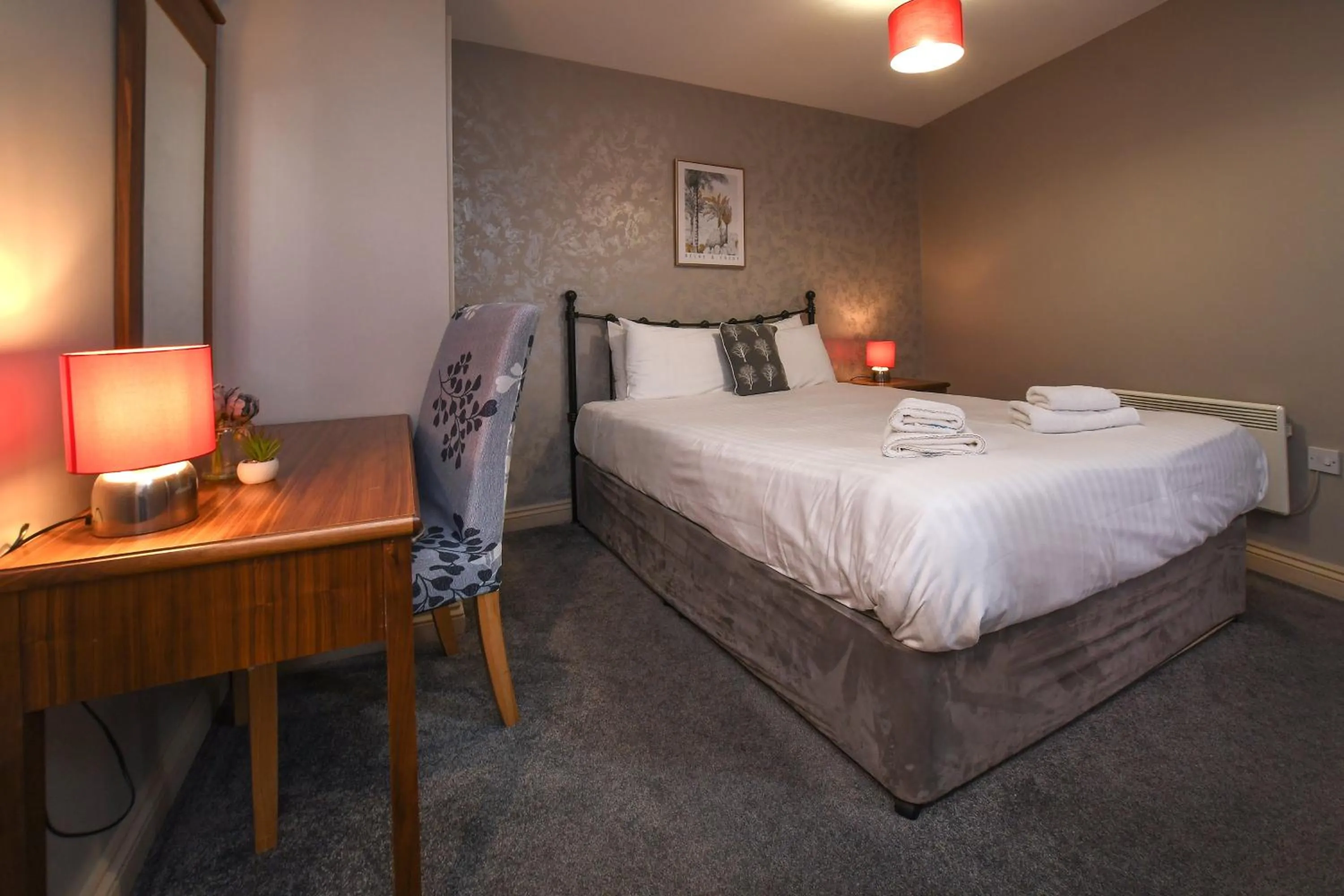 Bed in The Queens Hotel & Victoria Cloisters Apartments