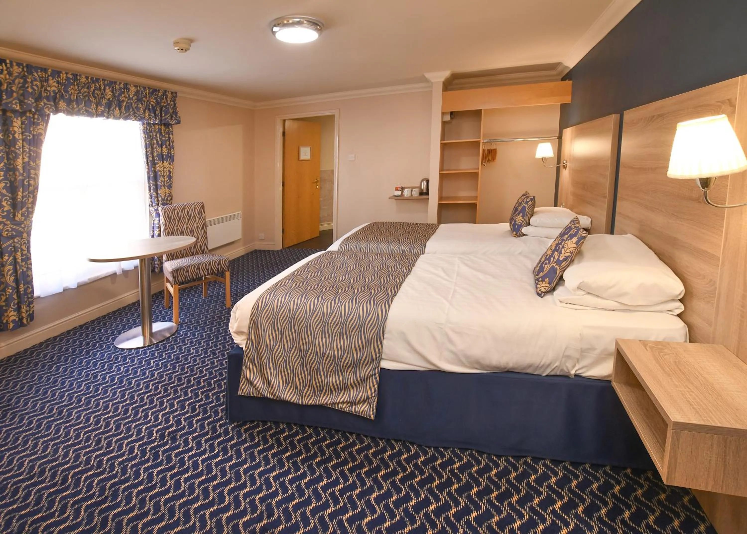 Bed in The Queens Hotel & Victoria Cloisters Apartments