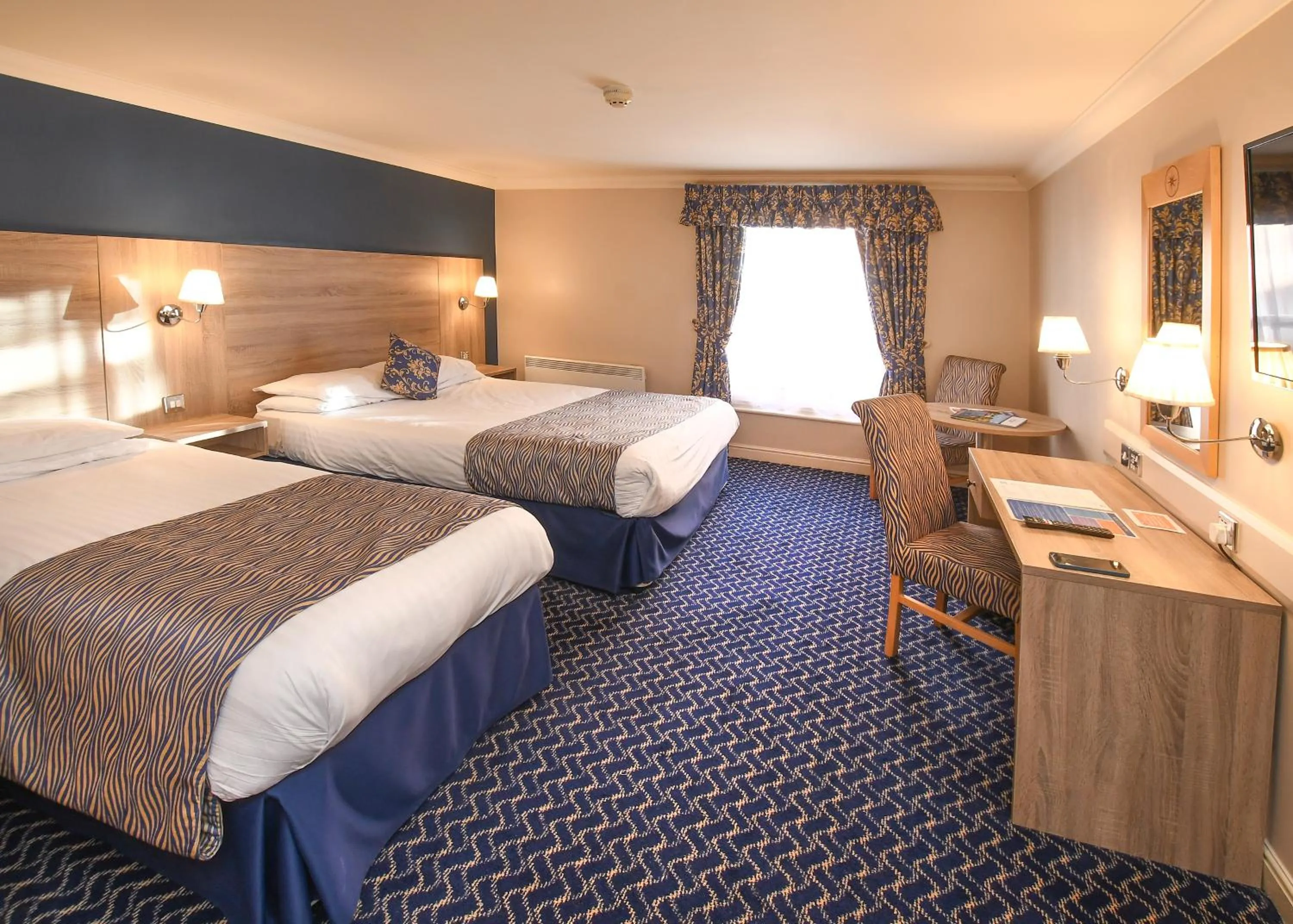 Bed in The Queens Hotel & Victoria Cloisters Apartments