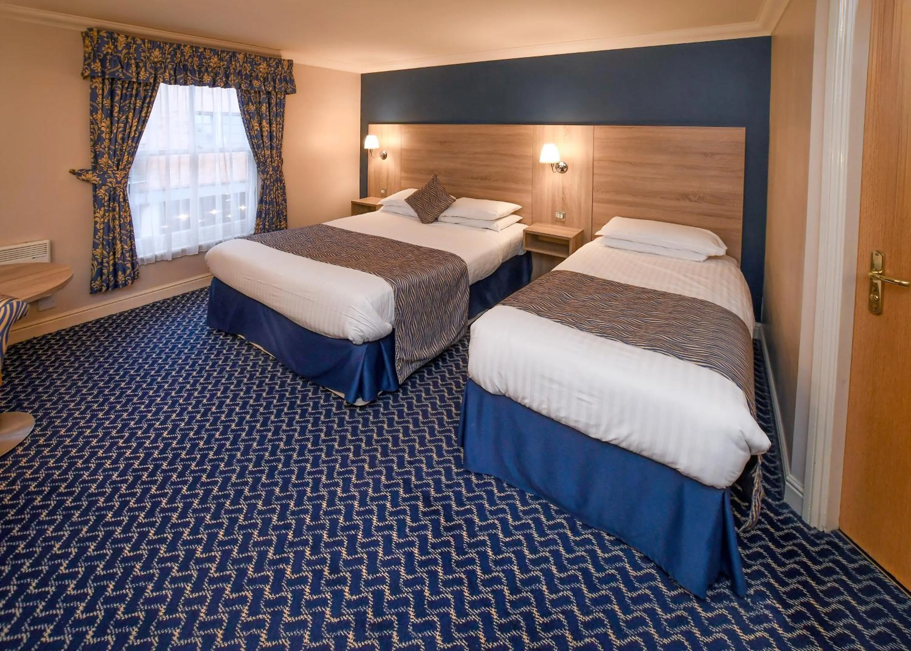 Bed in The Queens Hotel & Victoria Cloisters Apartments