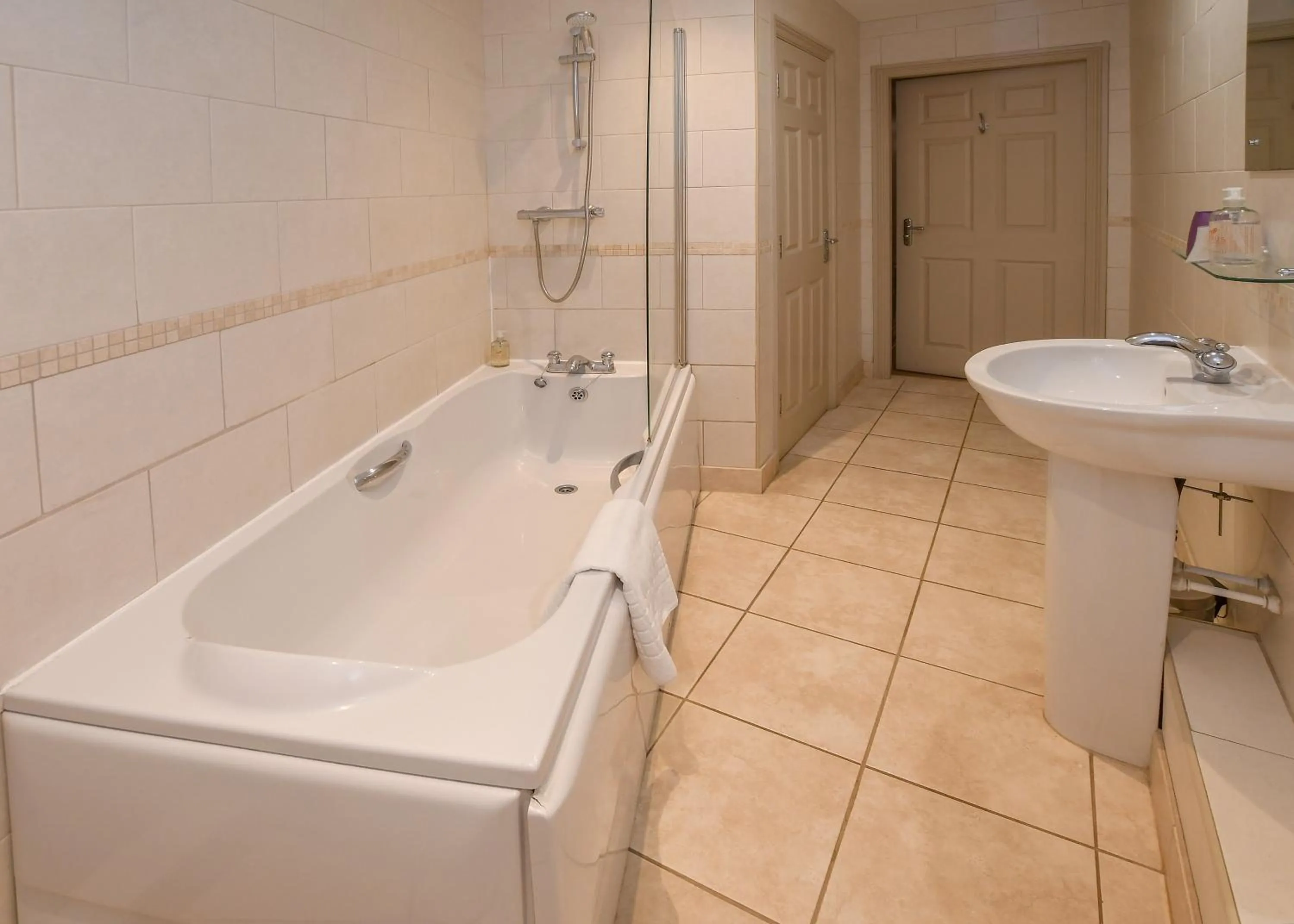 Hot Tub in The Queens Hotel & Victoria Cloisters Apartments