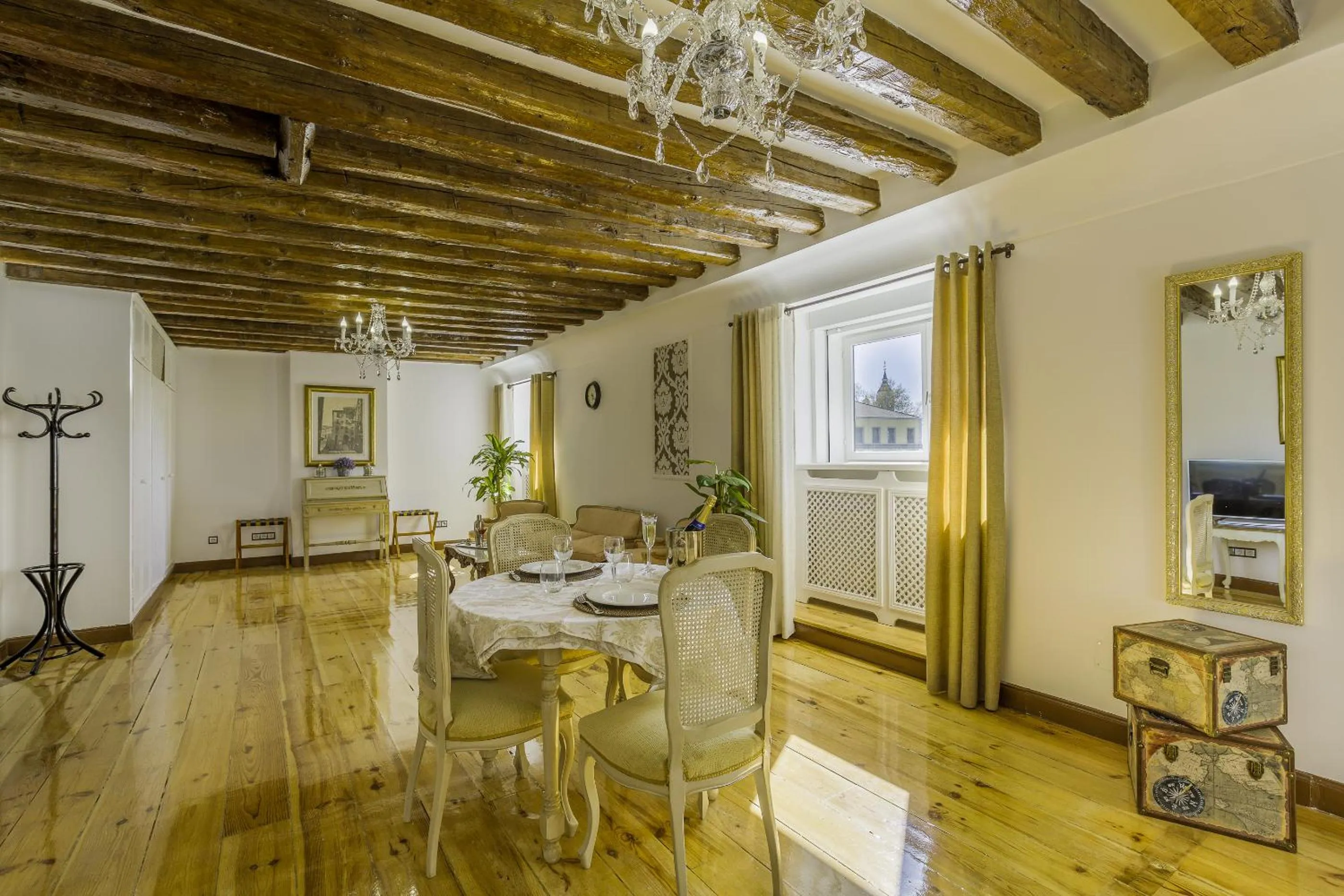 Seating area in Oriente Palace Apartments