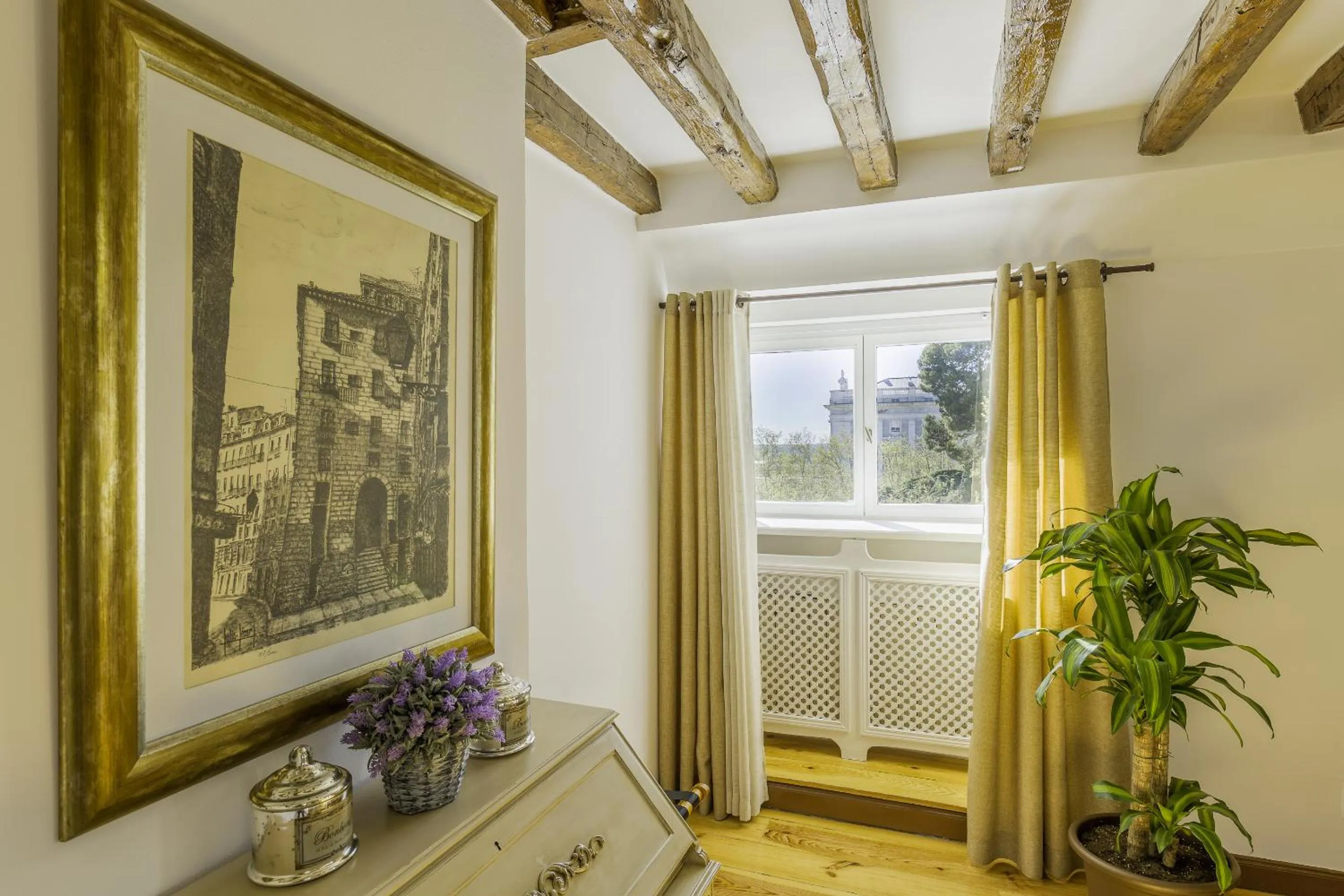 Seating area in Oriente Palace Apartments