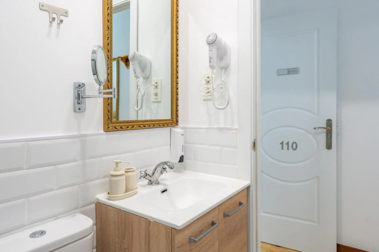 Bathroom in Oriente Palace Apartments