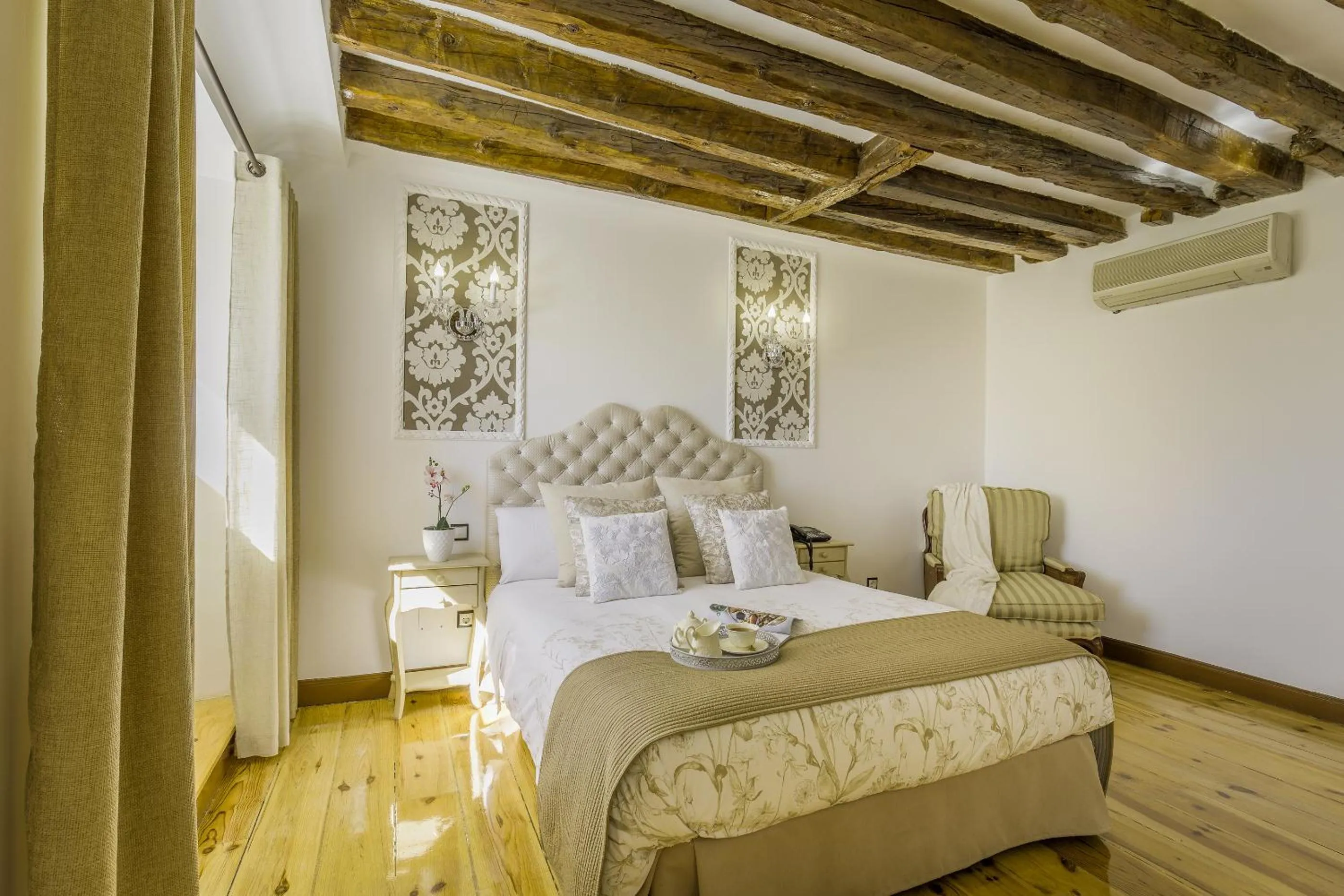 Bedroom, Bed in Oriente Palace Apartments