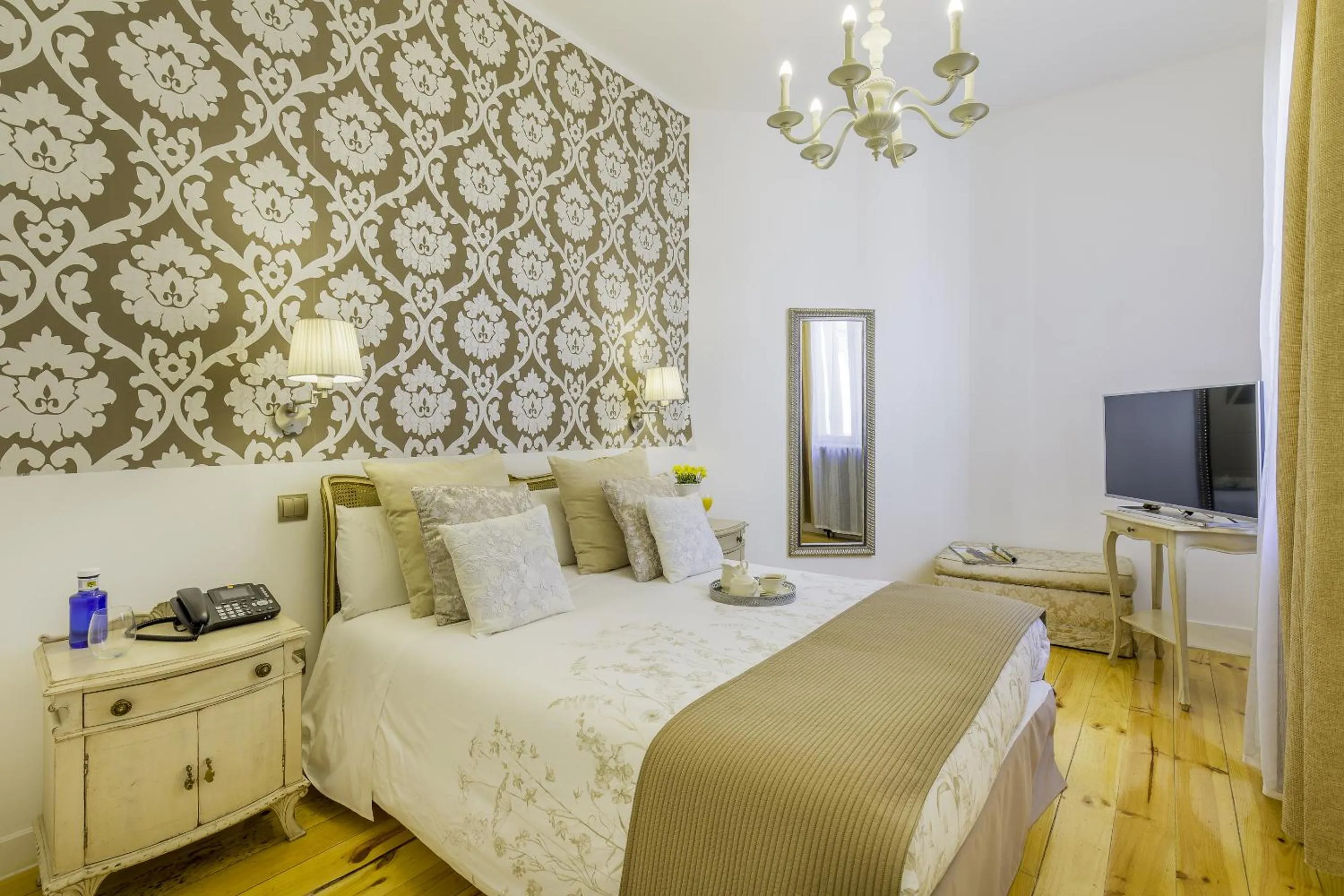 Bedroom, Bed in Oriente Palace Apartments