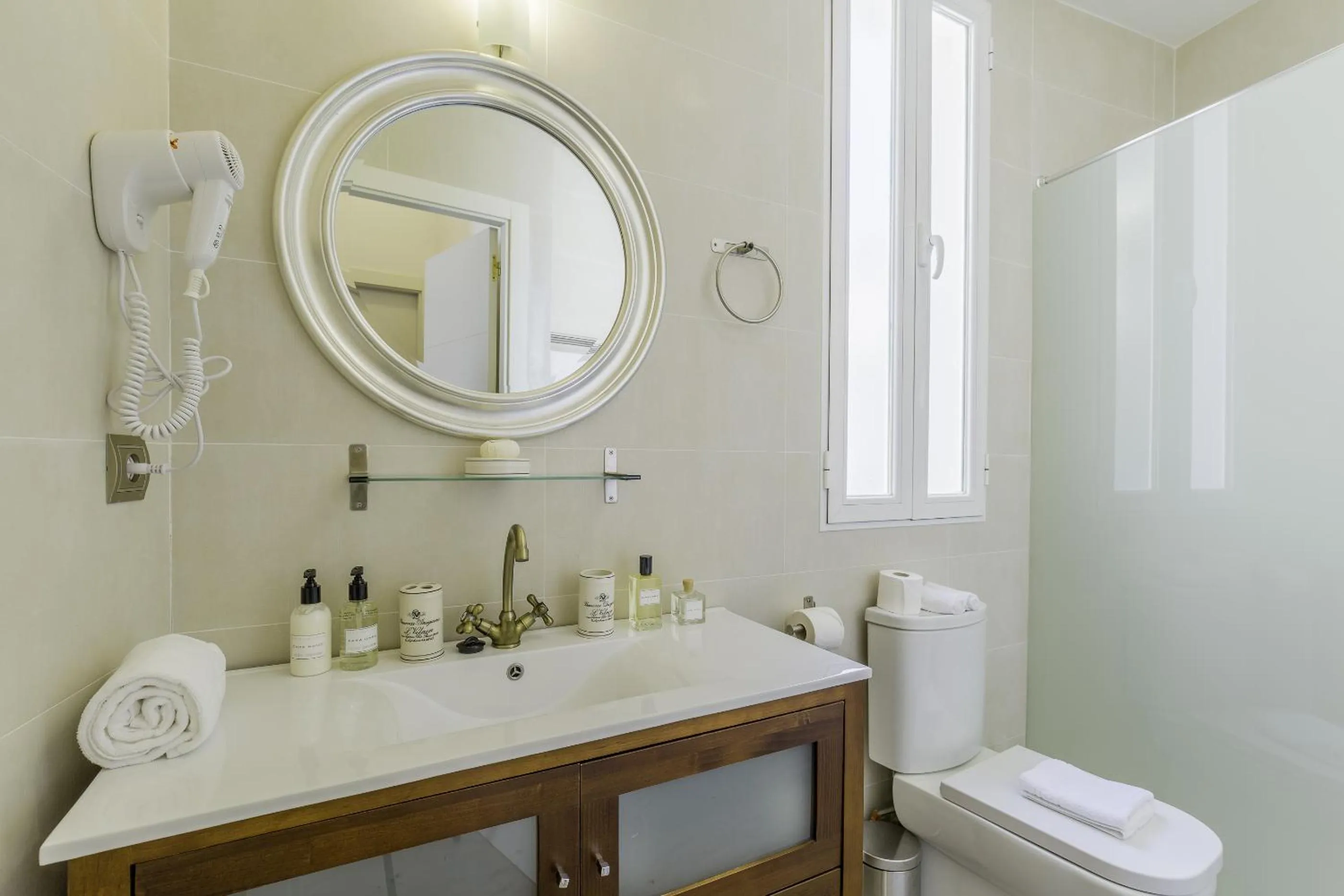 Bathroom in Oriente Palace Apartments