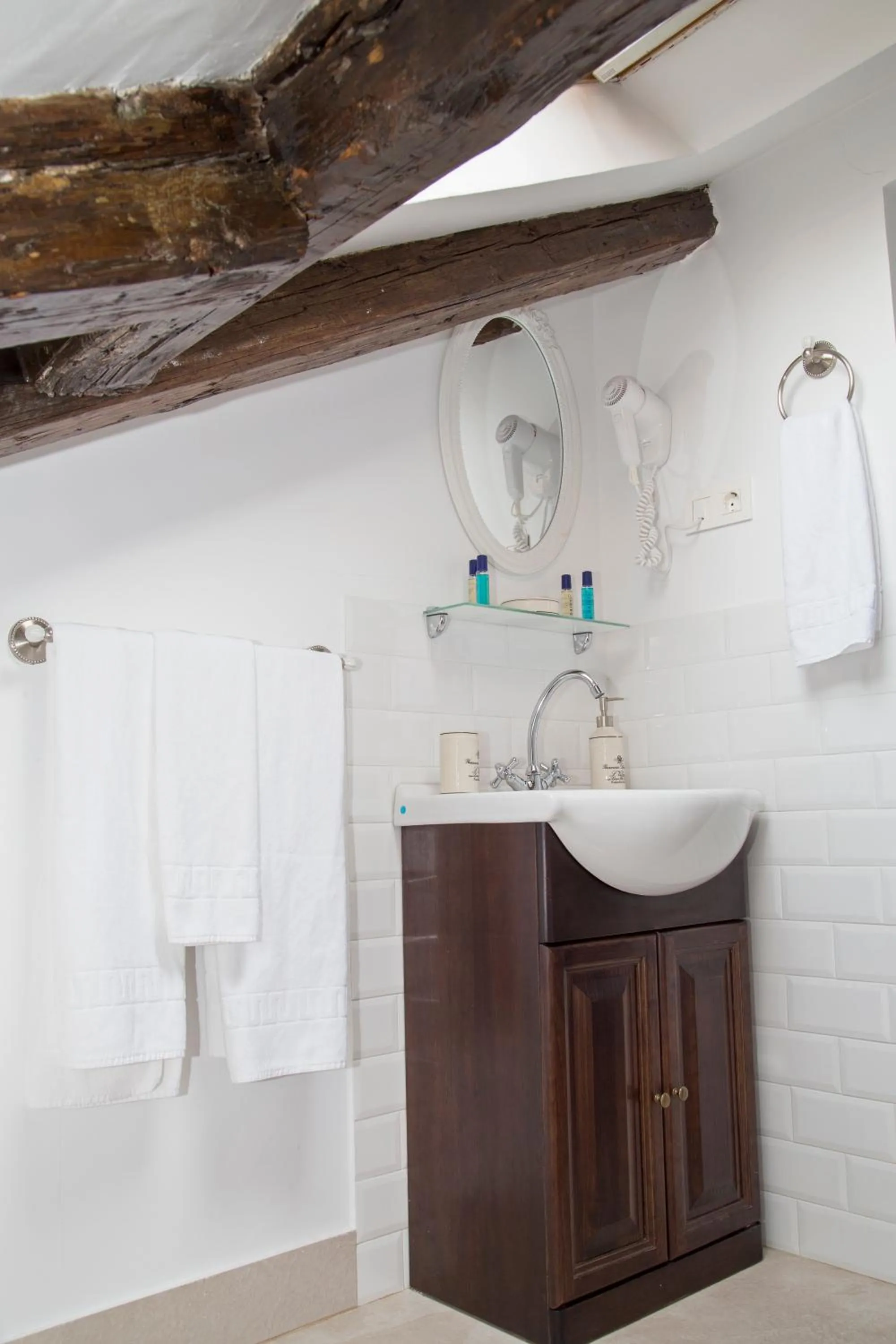 Bathroom in Oriente Palace Apartments