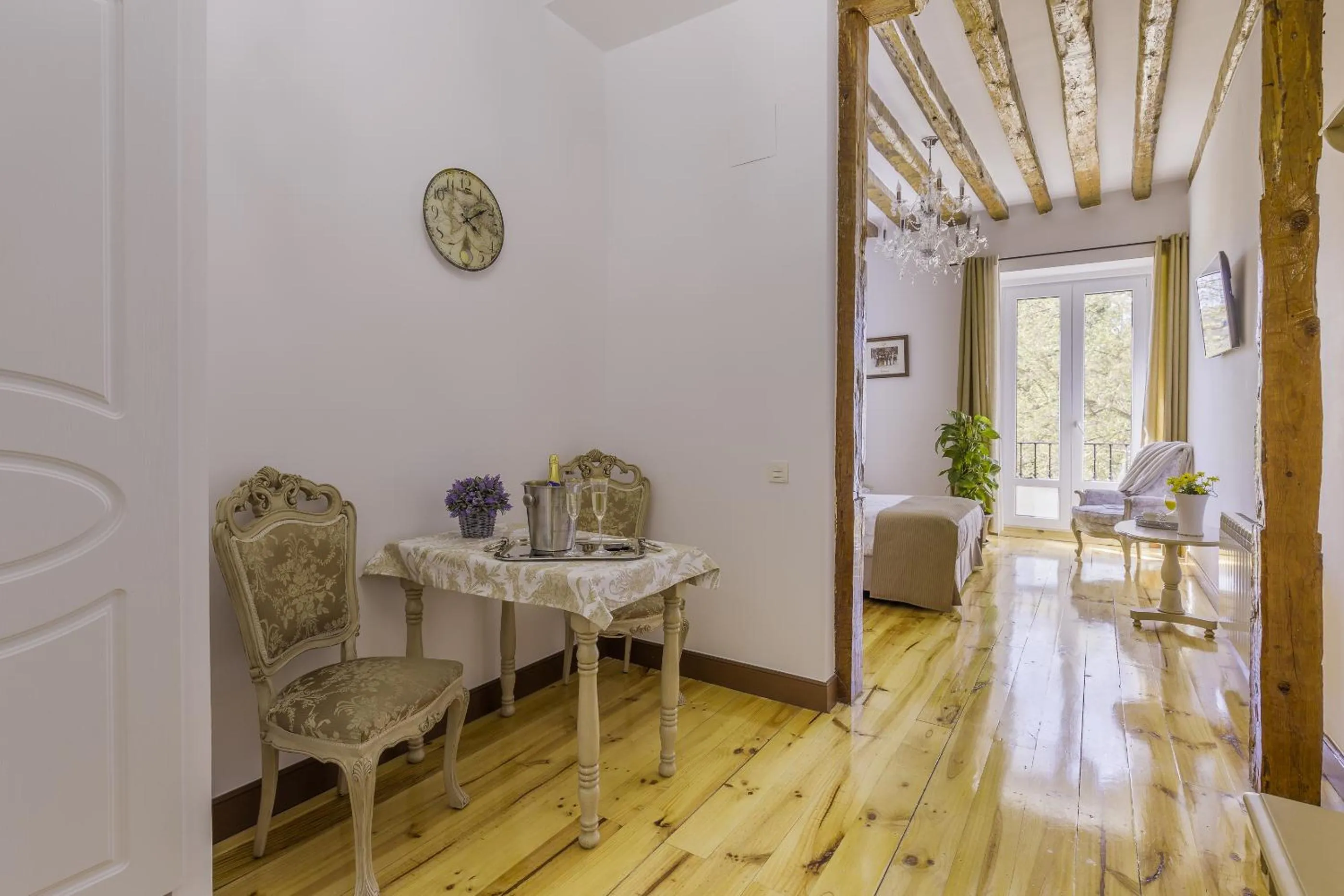 Seating area in Oriente Palace Apartments