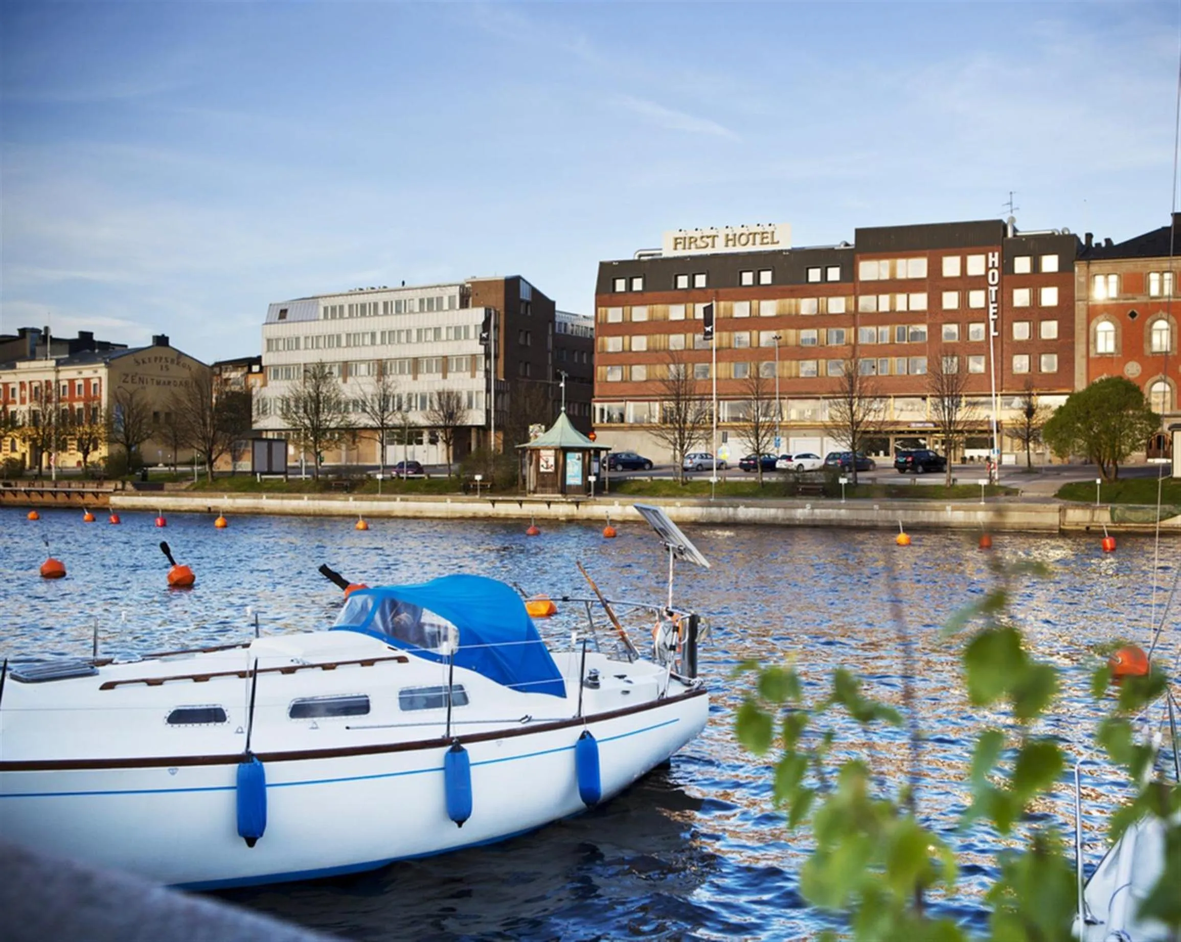 Facade/entrance in First Hotel Stadt