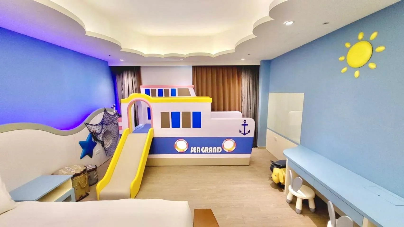 Bed in Grand Bay Resort Hotel