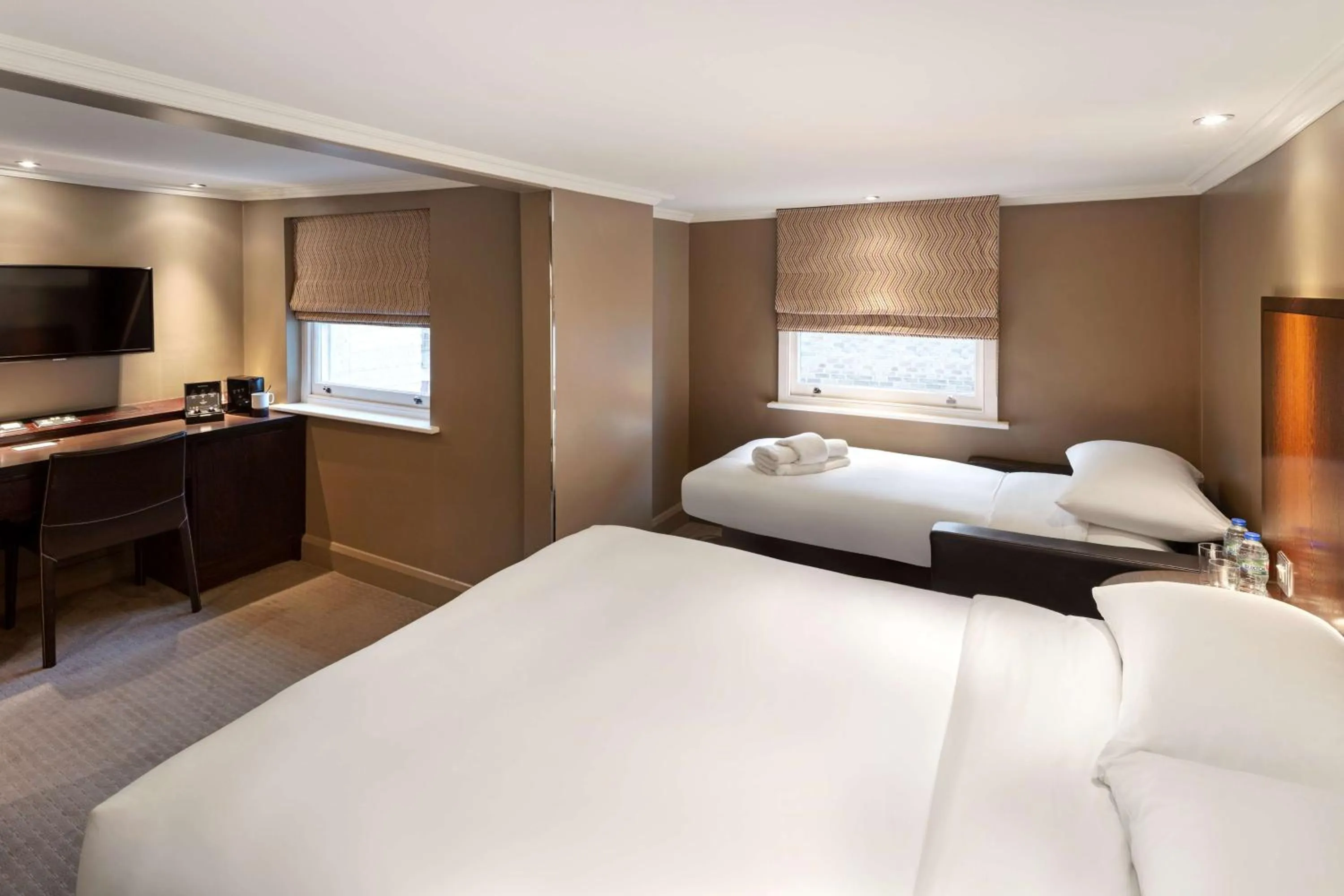 Bedroom, Bed in Radisson Blu Hotel, London Marble Arch