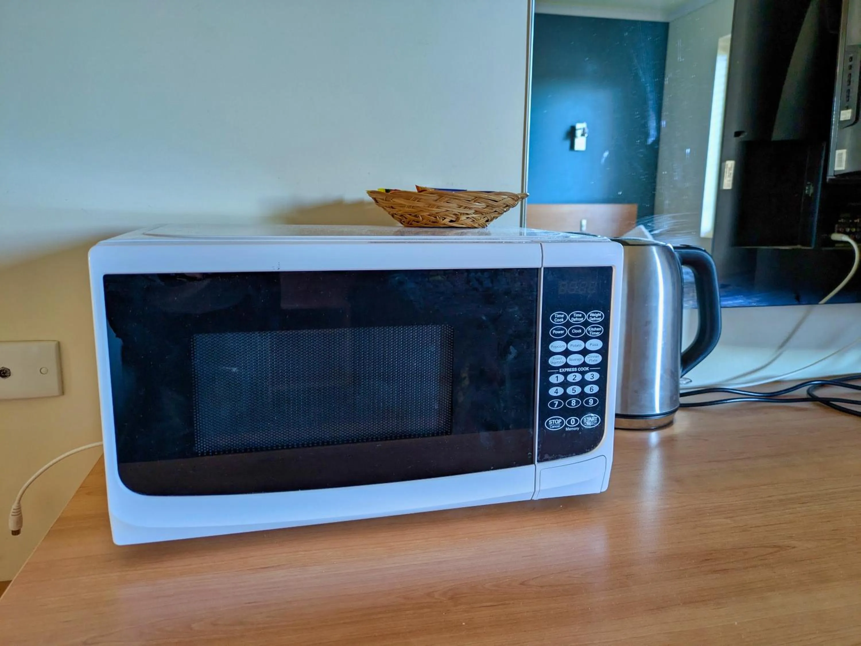 microwave in Tandara Motor Inn