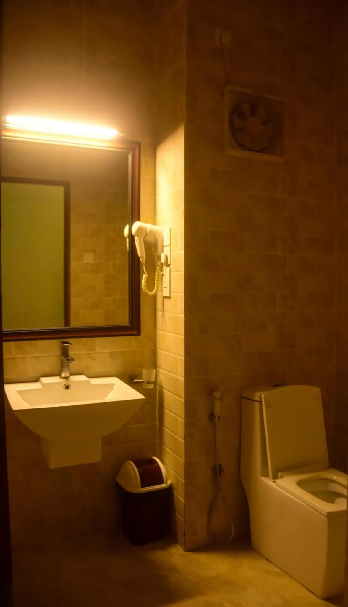 Toilet in Yala Hotel Elephant Eye