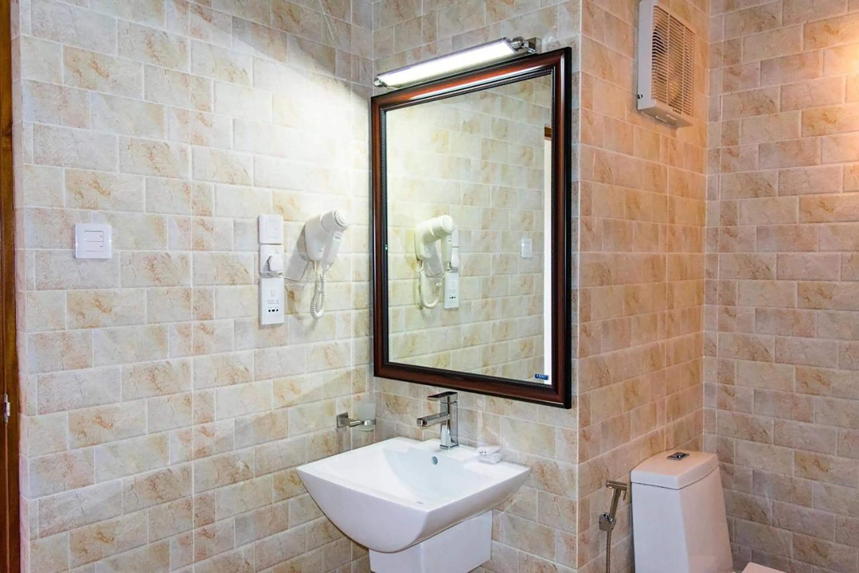 Shower in Yala Hotel Elephant Eye