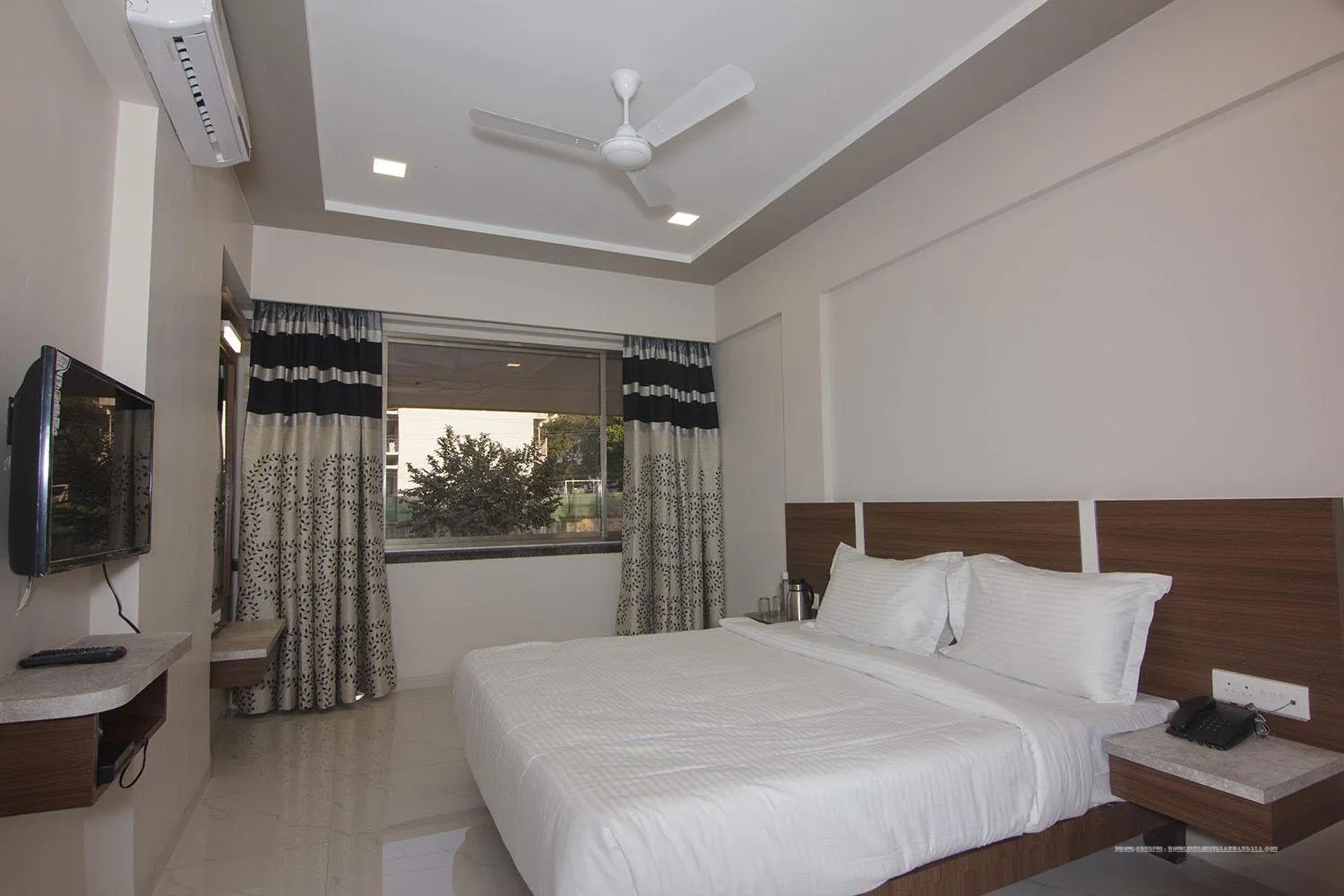 Bedroom, Bed in Highland Resort