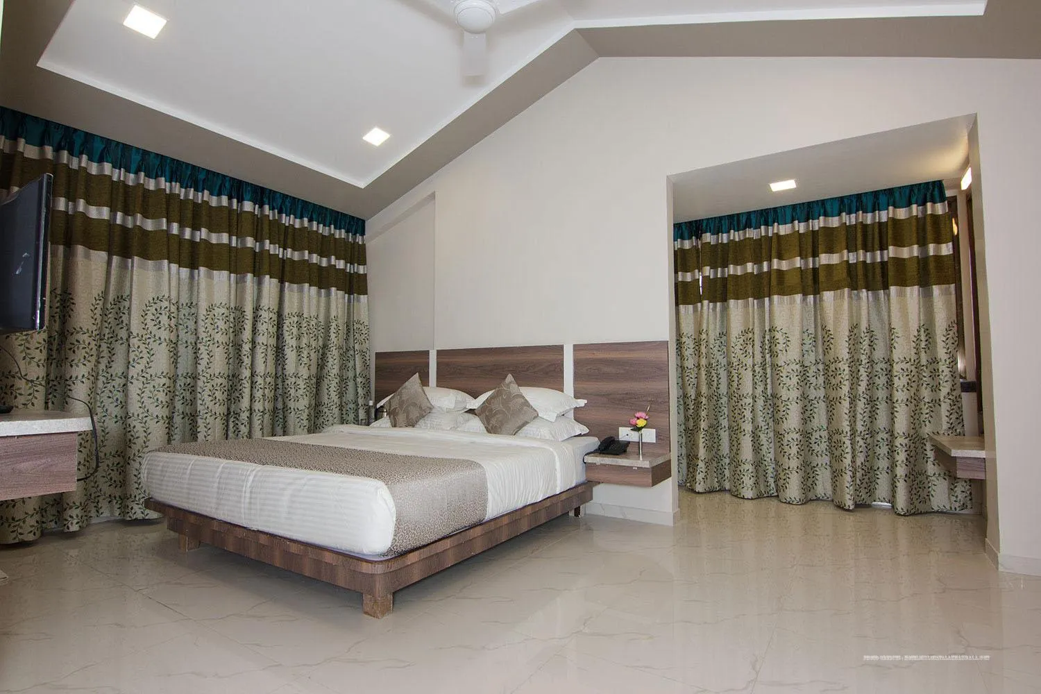 Bedroom, Bed in Highland Resort