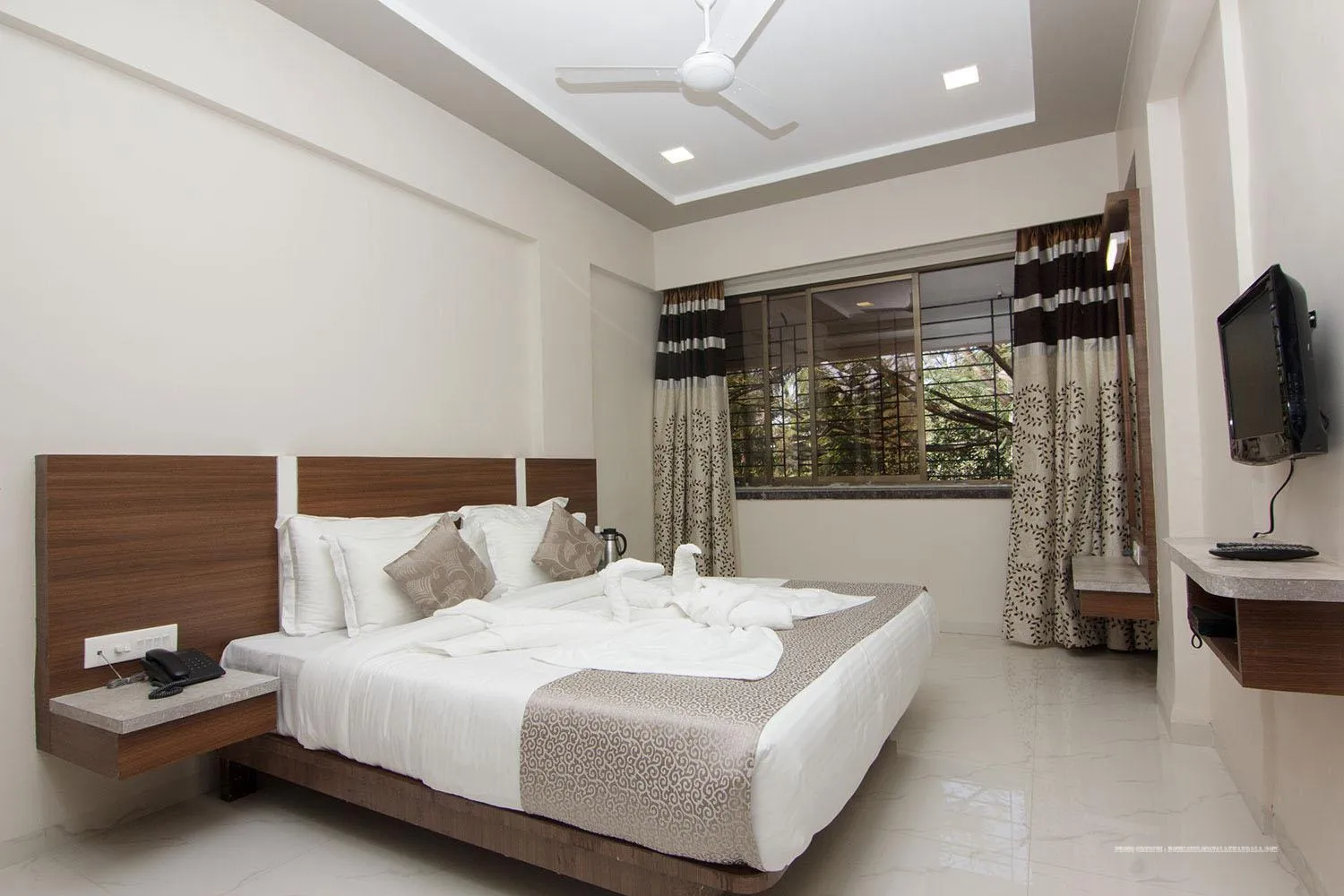 Bedroom, Bed in Highland Resort