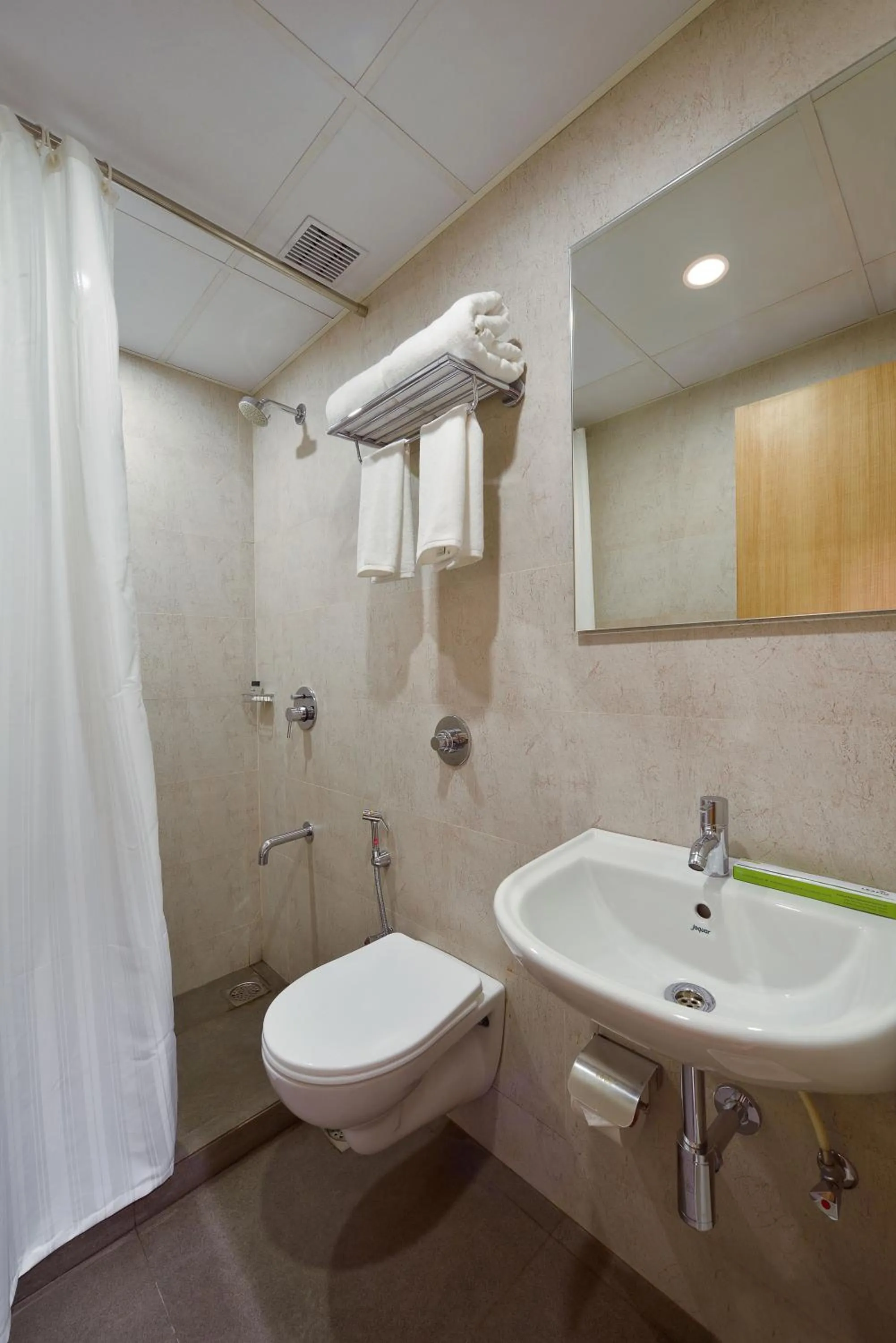 Shower in Hotel Leafio-Near Airport