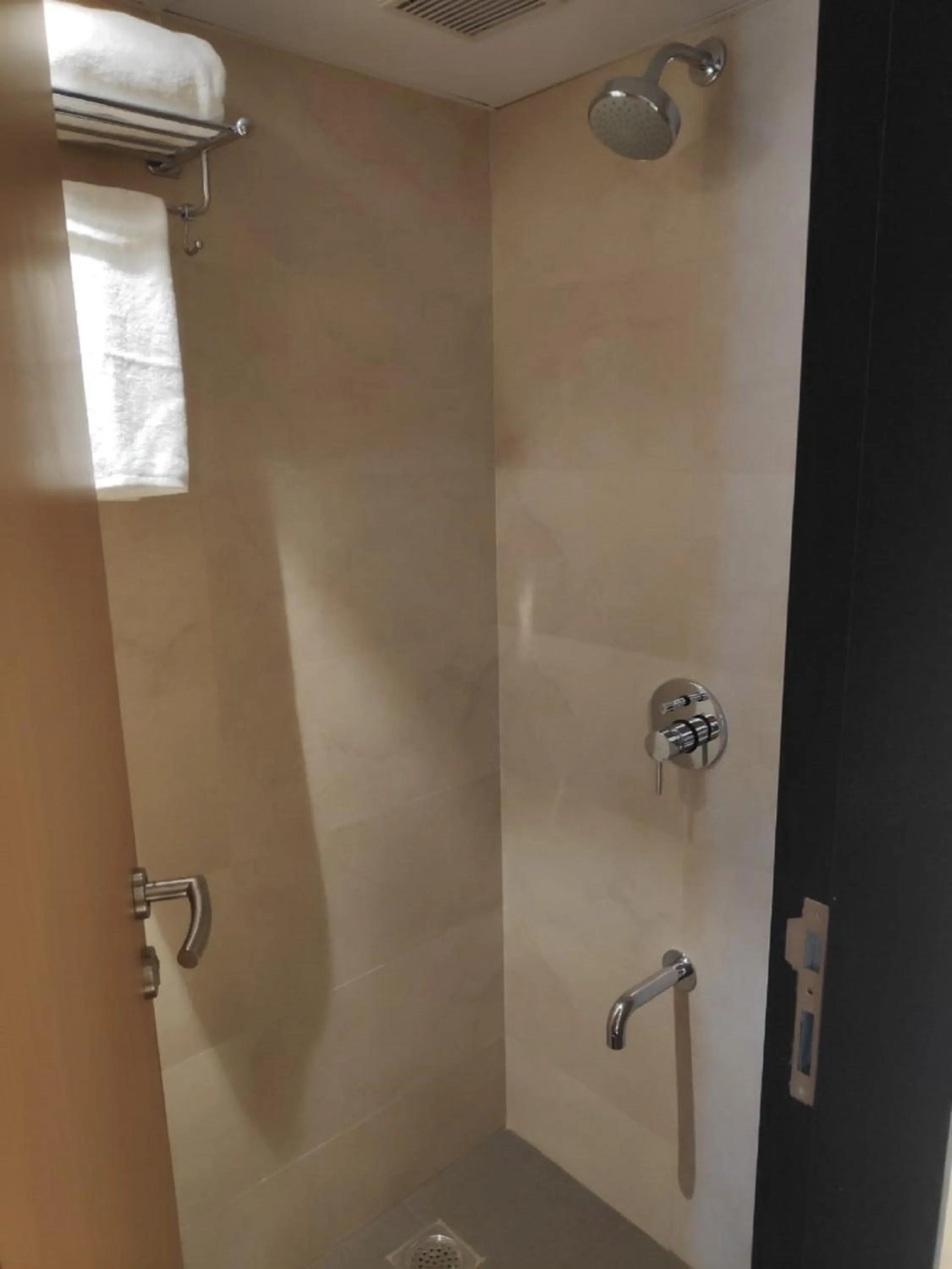 Bathroom in Hotel Leafio-Near Airport