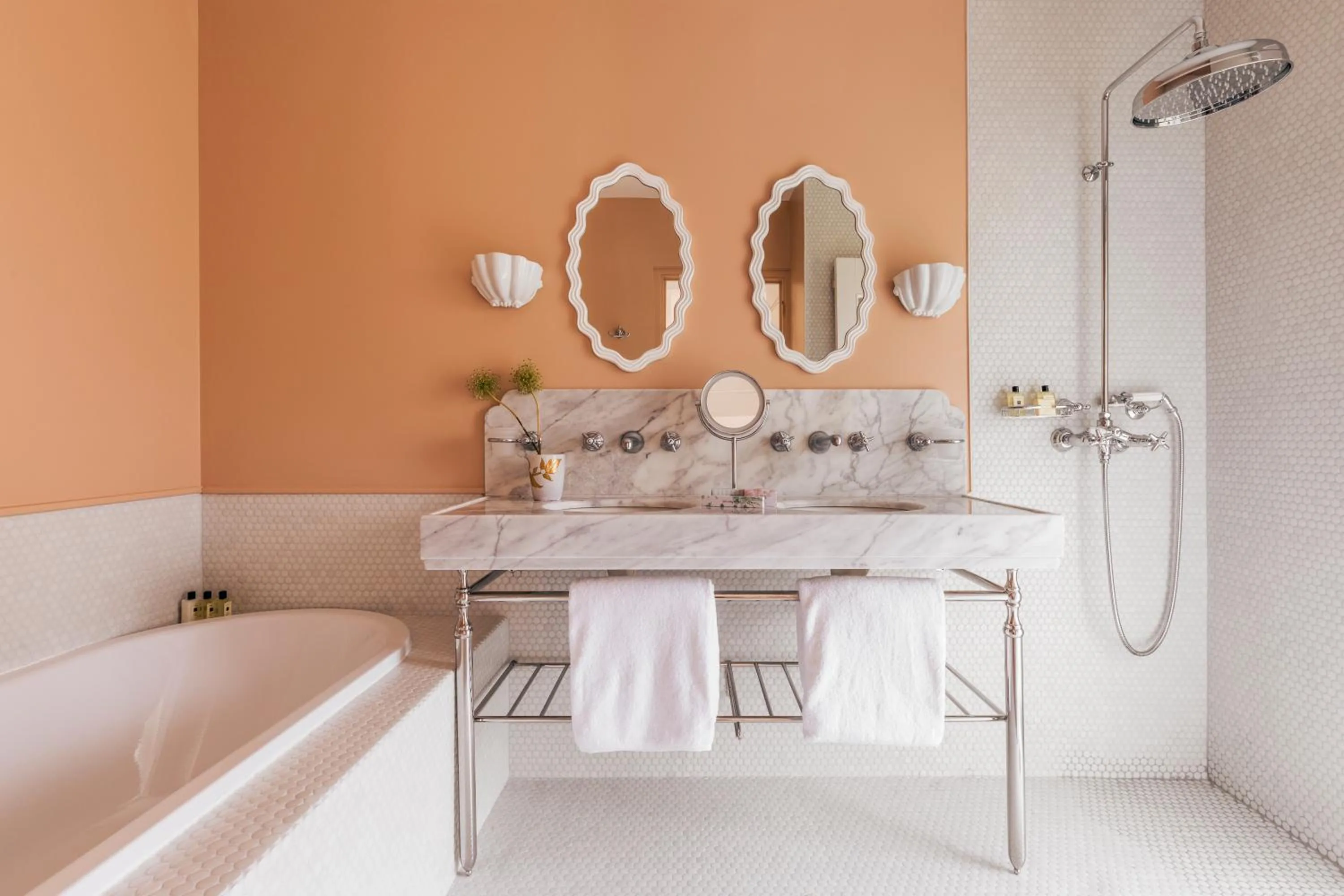 Bathroom in Hôtel La Tartane Saint-Tropez