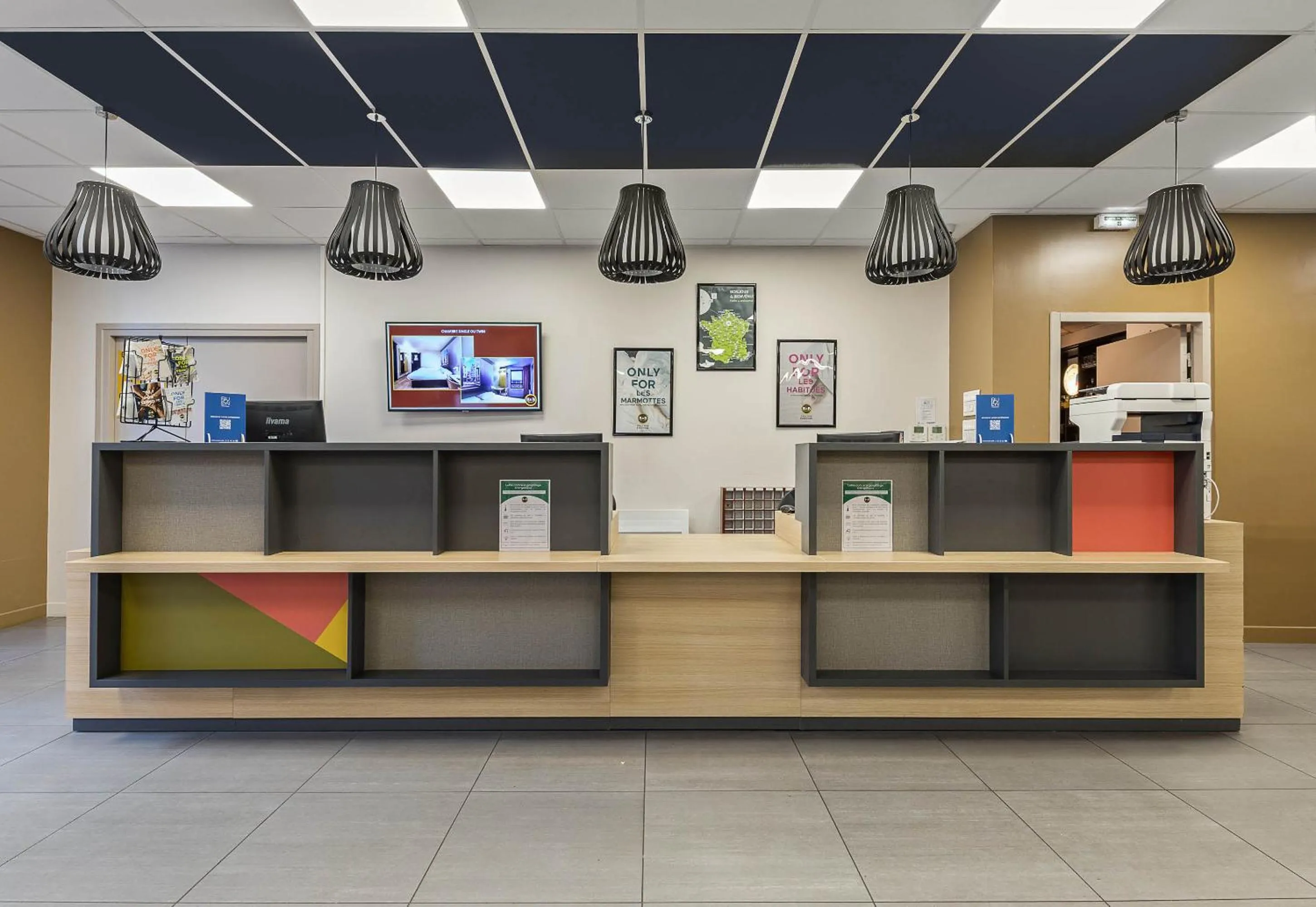 Lobby or reception in B&B HOTEL Rouen Centre