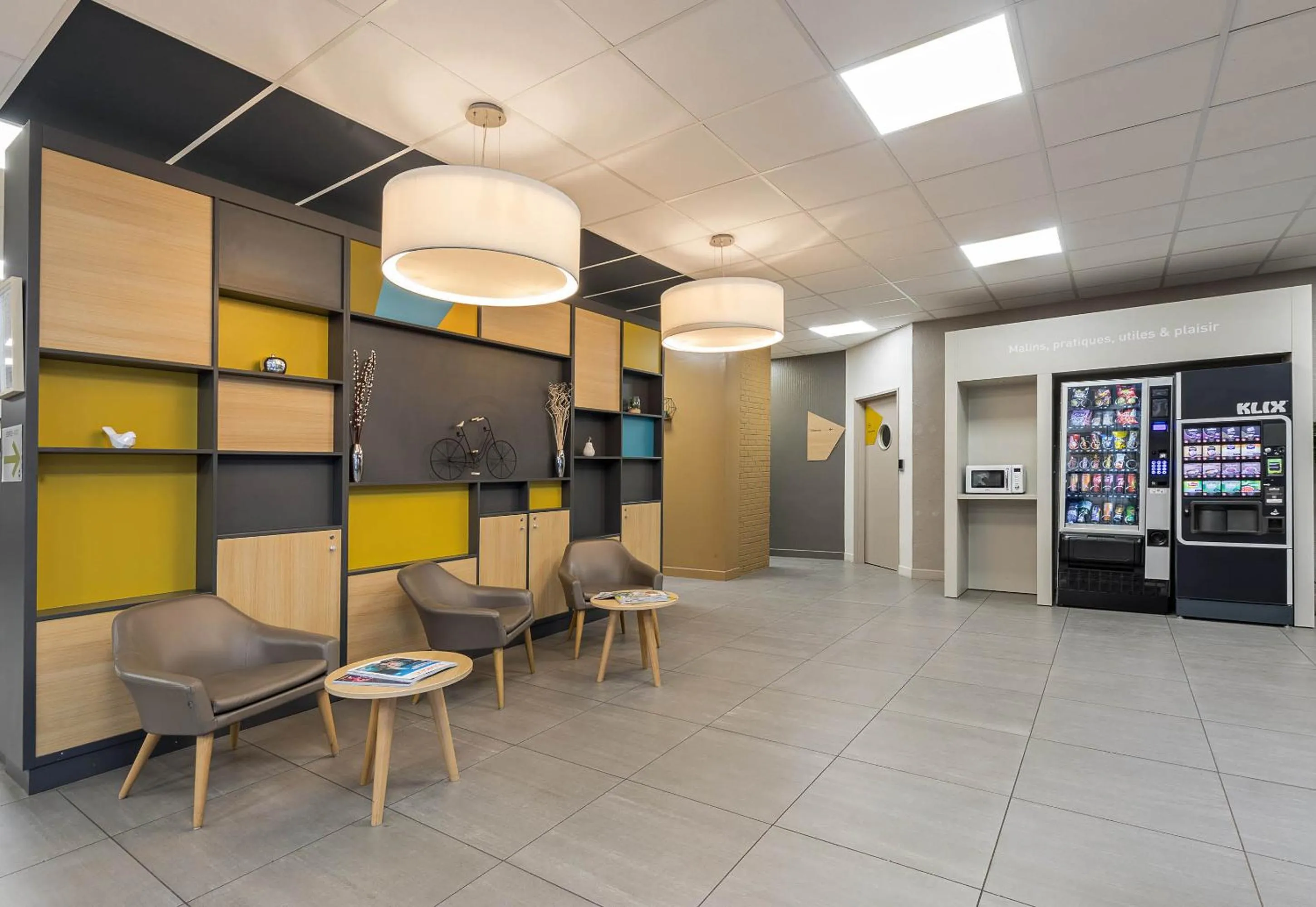 Seating area in B&B HOTEL Rouen Centre