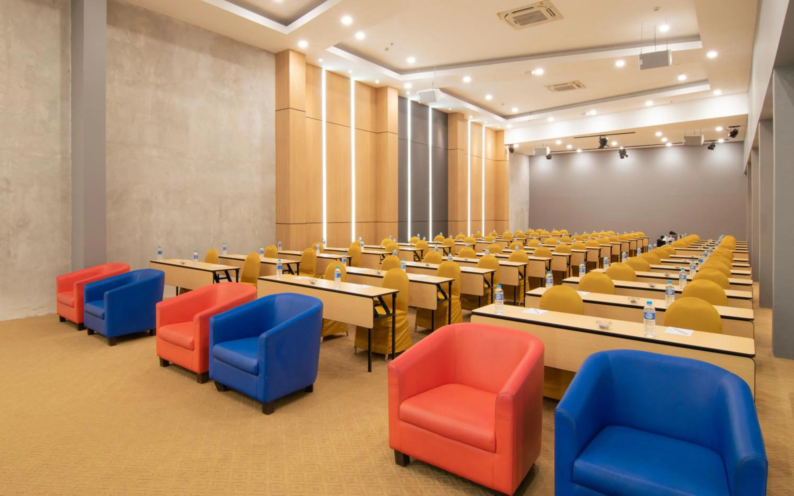 Meeting/conference room in POP! Hotel Banjarmasin