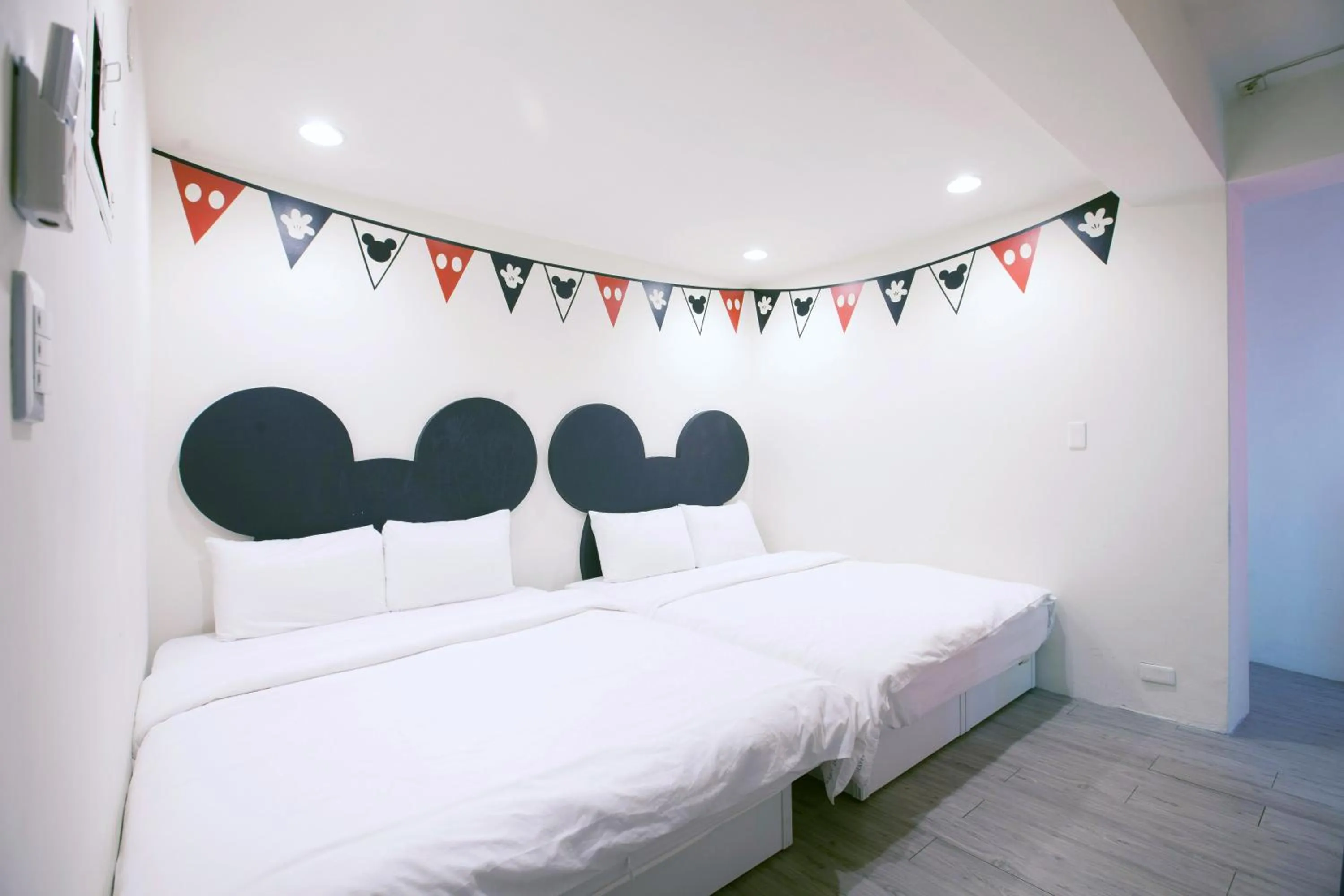 Decorative detail, Bed in Lè mù