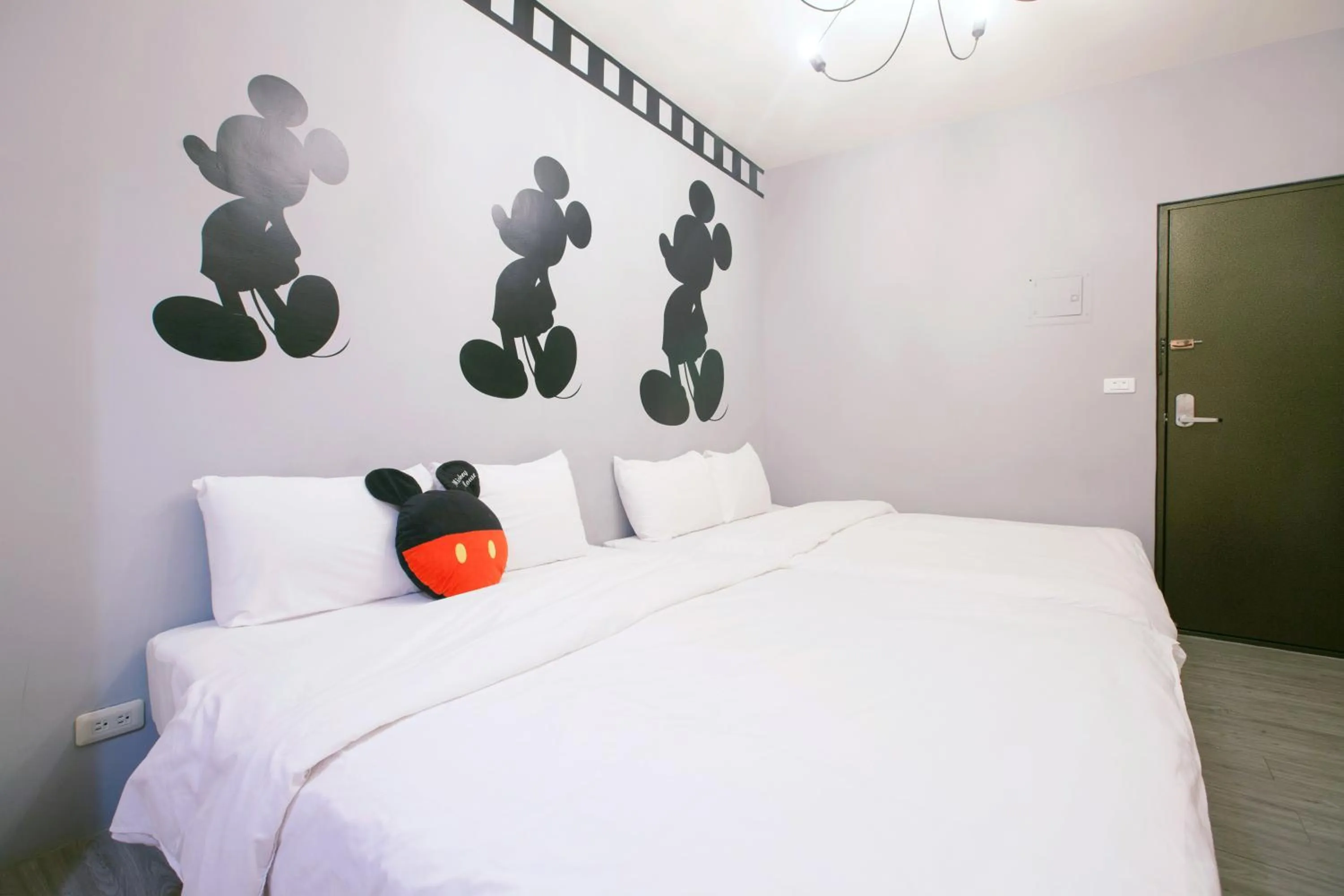 Decorative detail, Bed in Lè mù