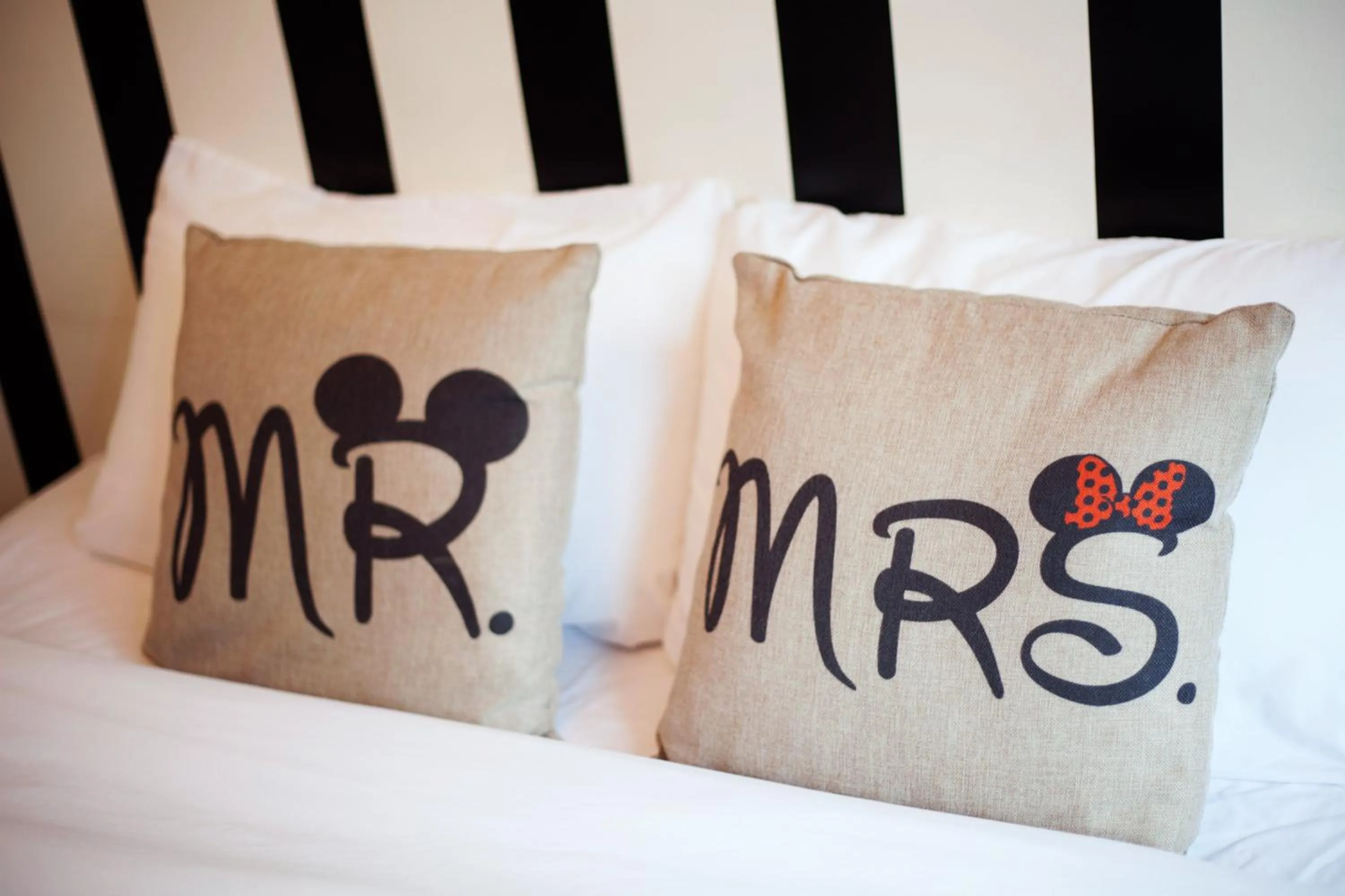 Decorative detail, Bed in Lè mù