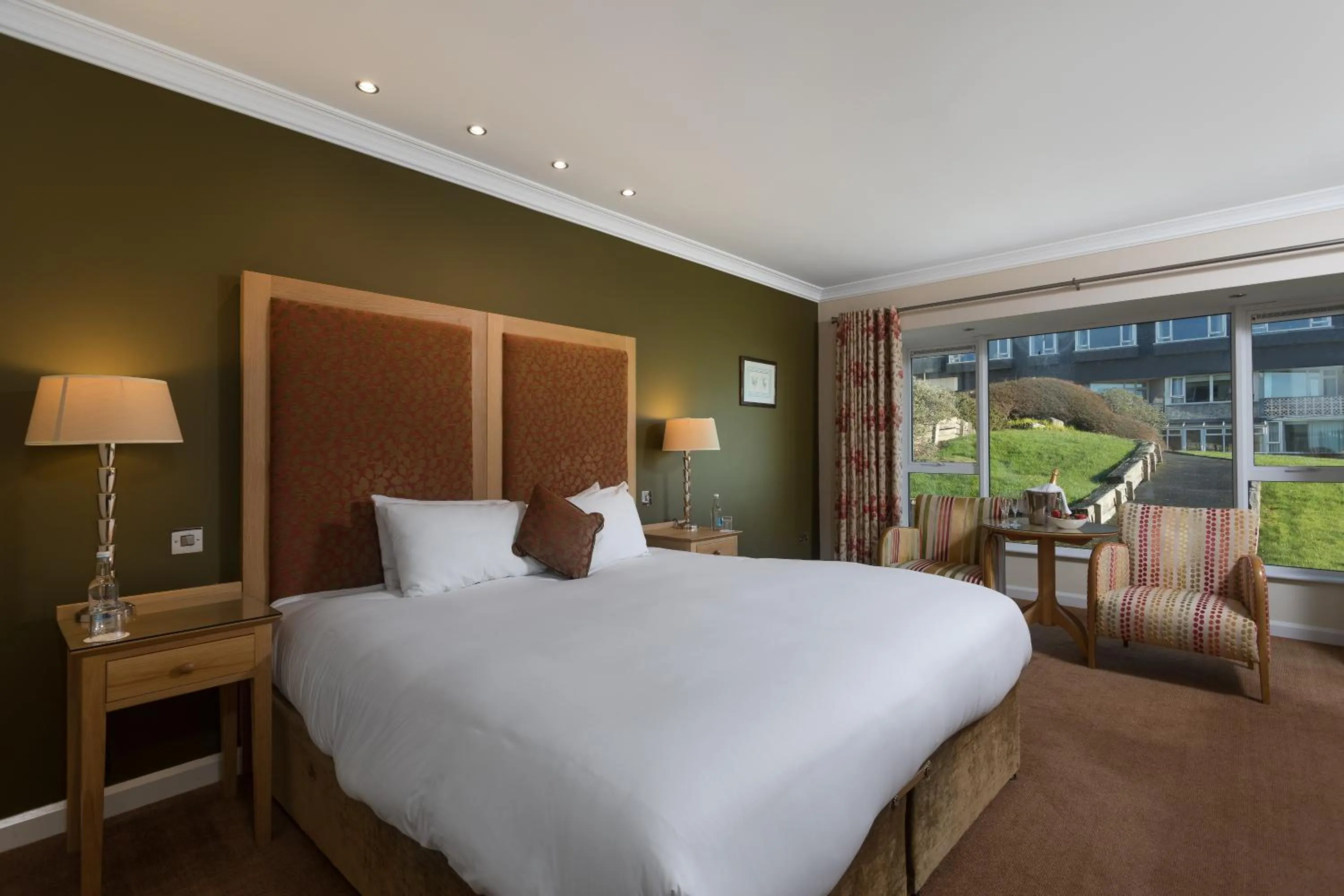 Bedroom, Bed in Connemara Coast Hotel