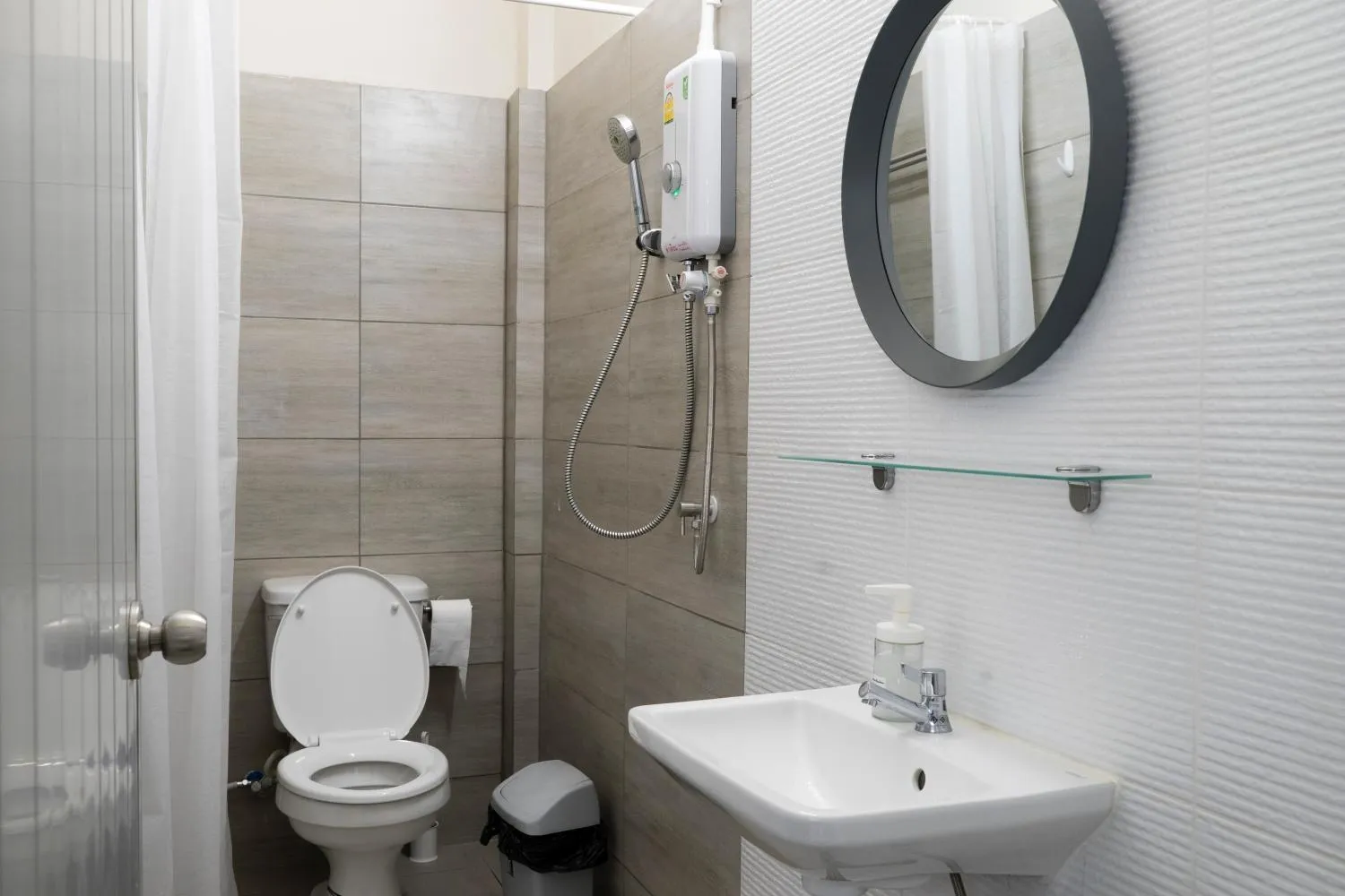 Bathroom in Neveu Premier Residence : Ratchada