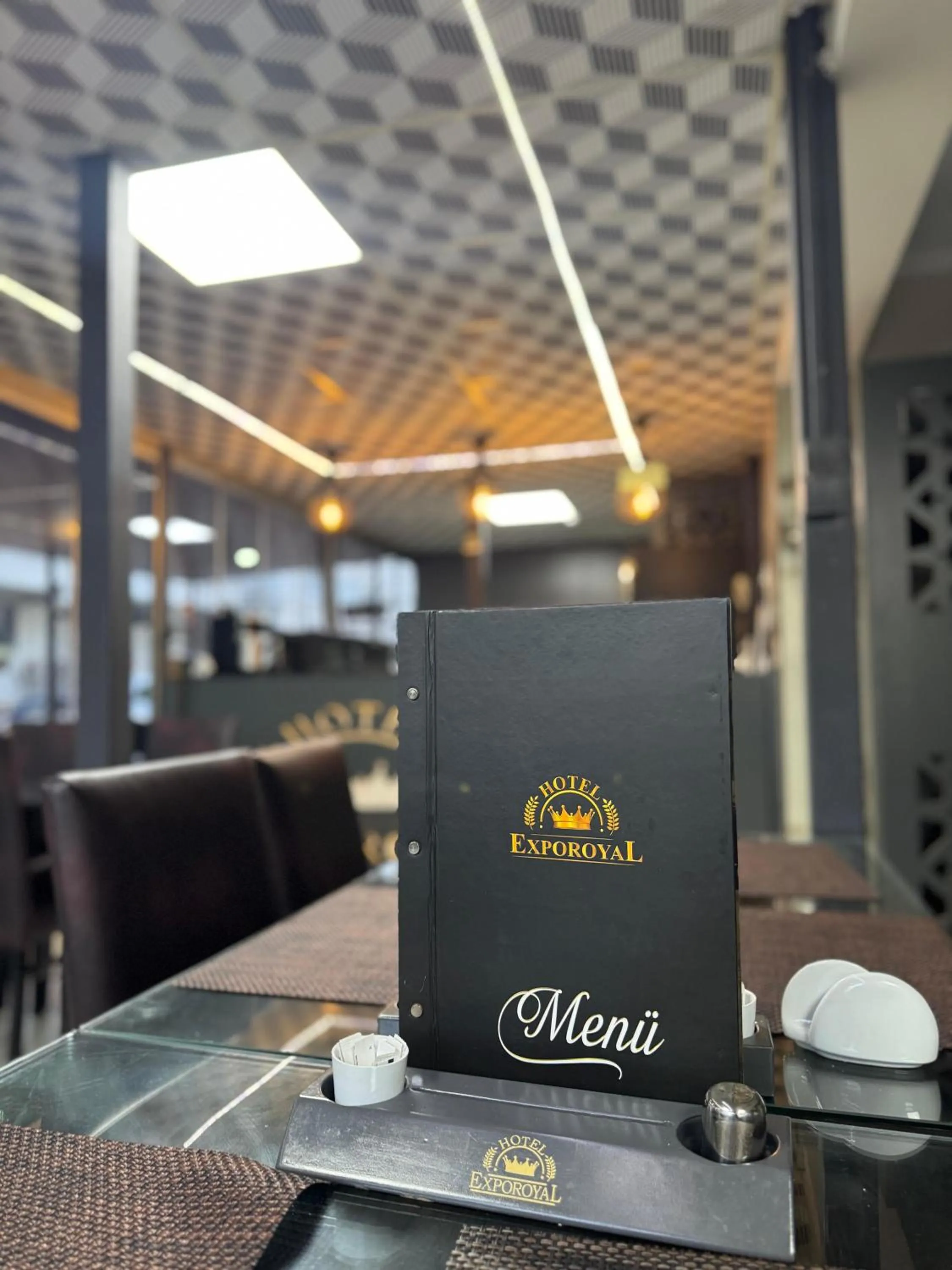 Restaurant/places to eat in Exporoyal Hotel