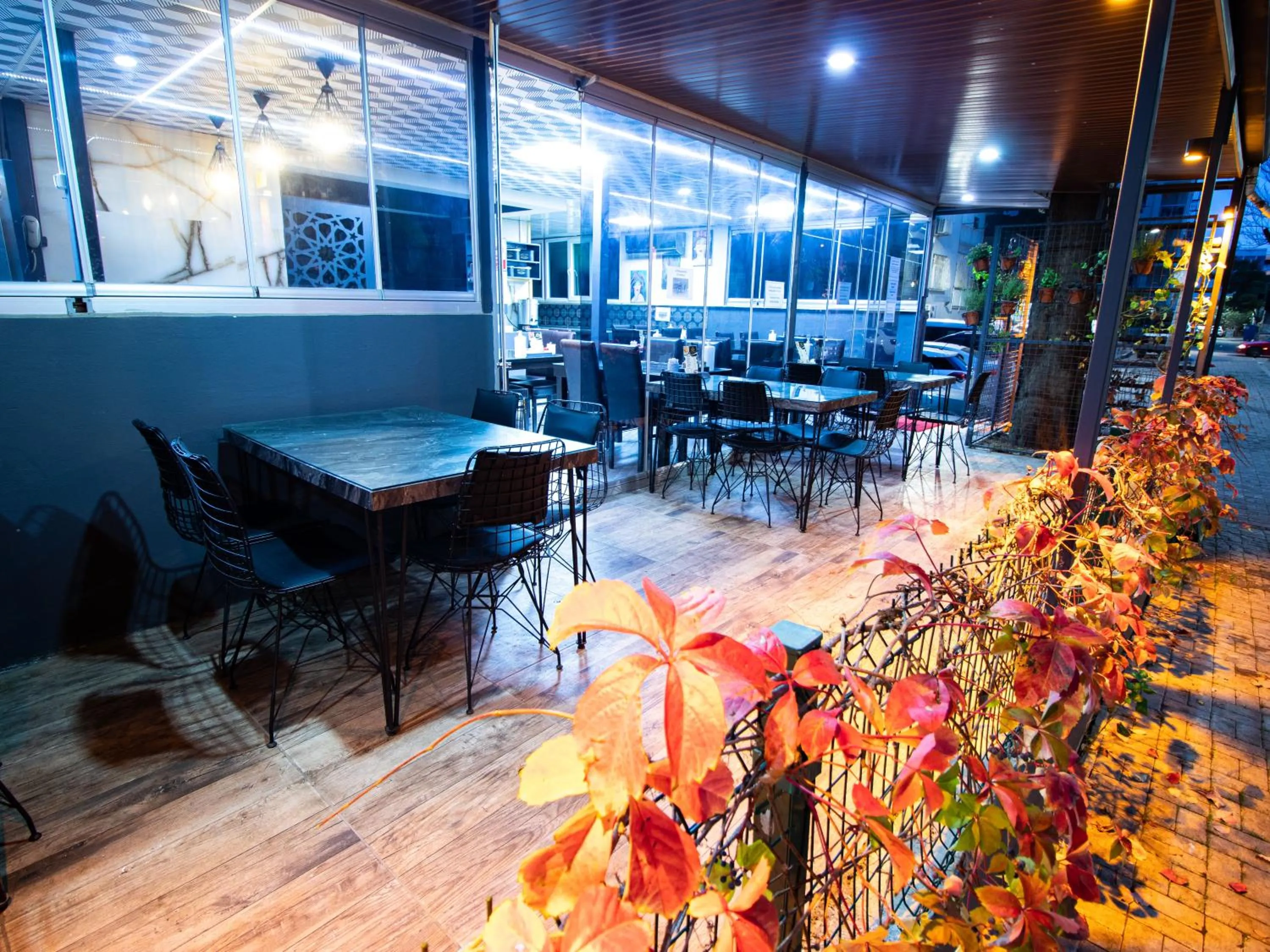 Restaurant/places to eat in Exporoyal Hotel