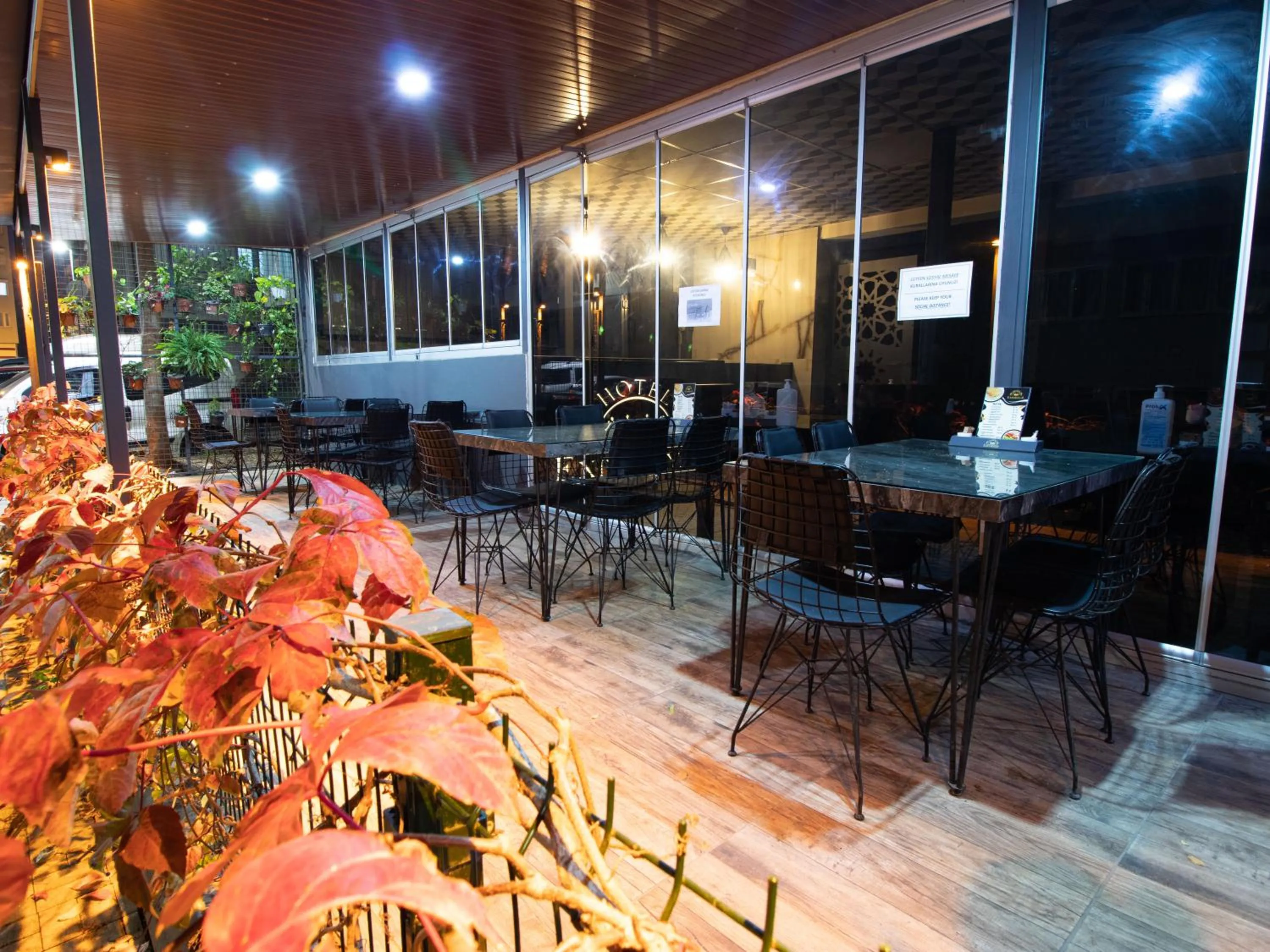 Restaurant/places to eat in Exporoyal Hotel