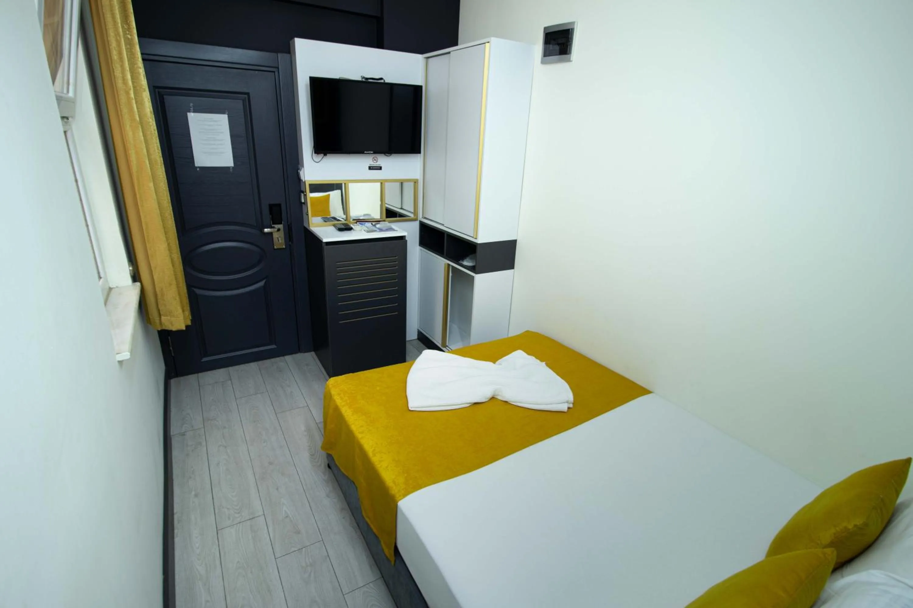 TV and multimedia, Bed in Exporoyal Hotel