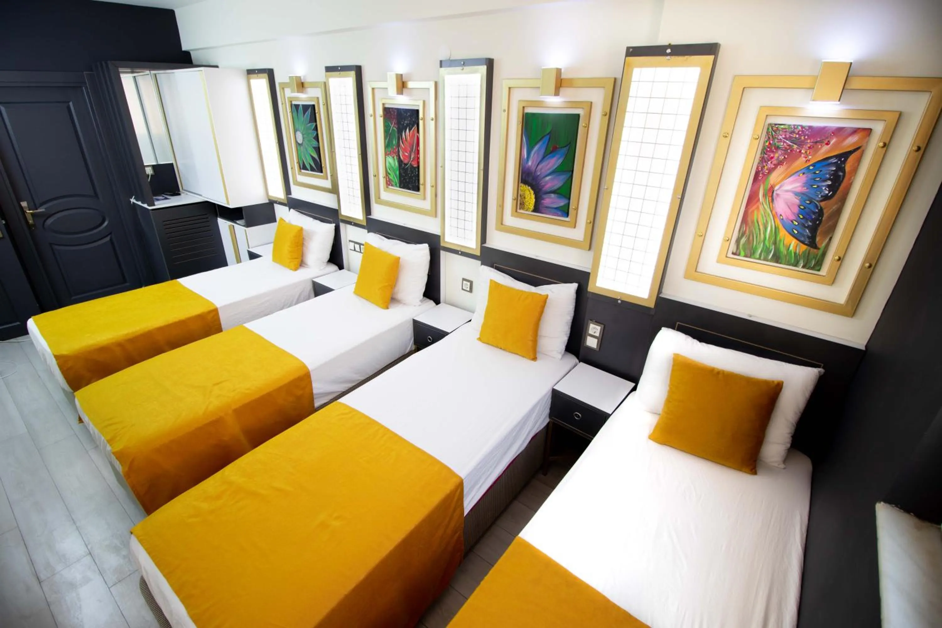 Photo of the whole room, Bed in Exporoyal Hotel