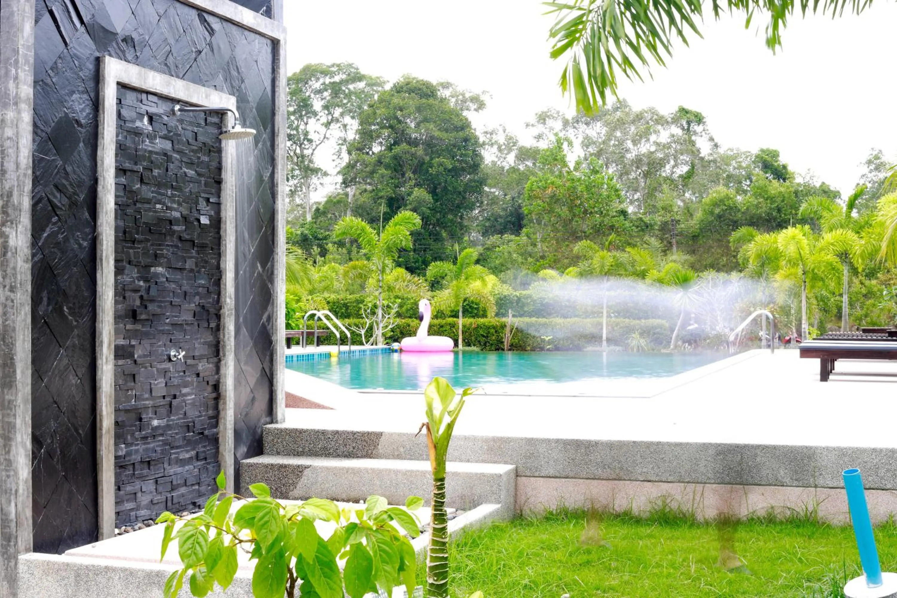 Swimming pool in Siri Lanta Resort