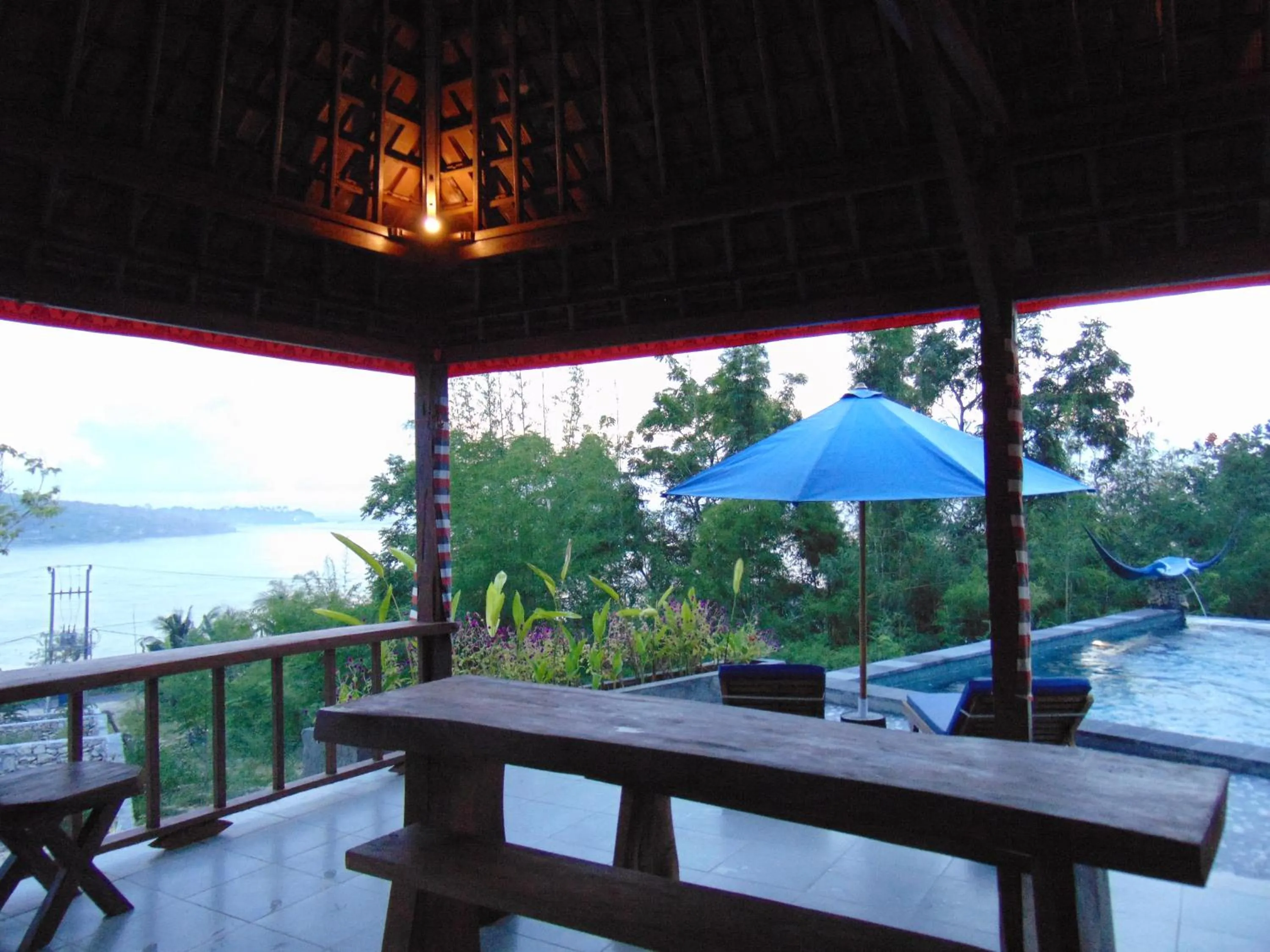 Restaurant/places to eat in Starfish Lembongan