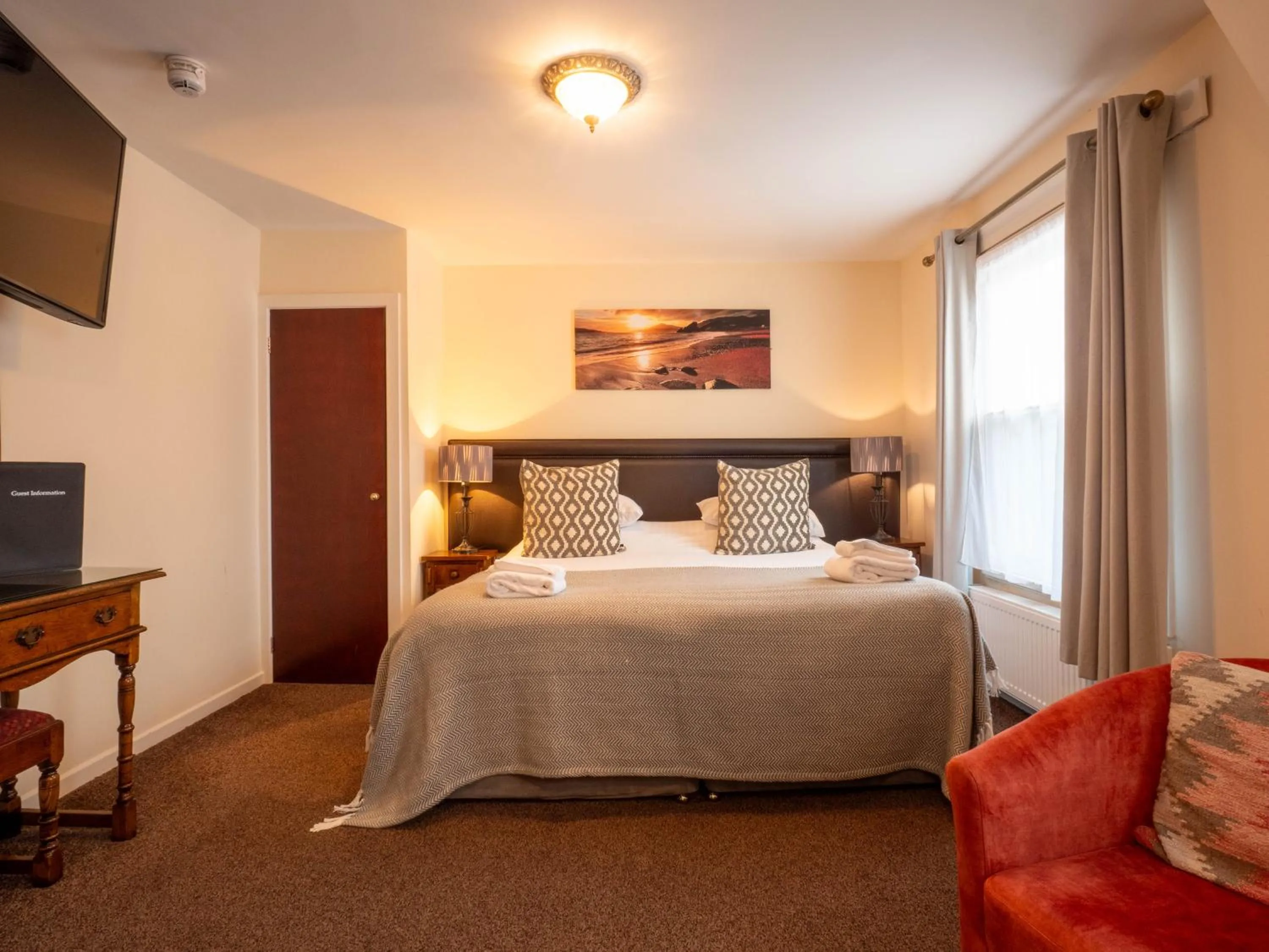 Bedroom, Bed in The Black Boy Inn