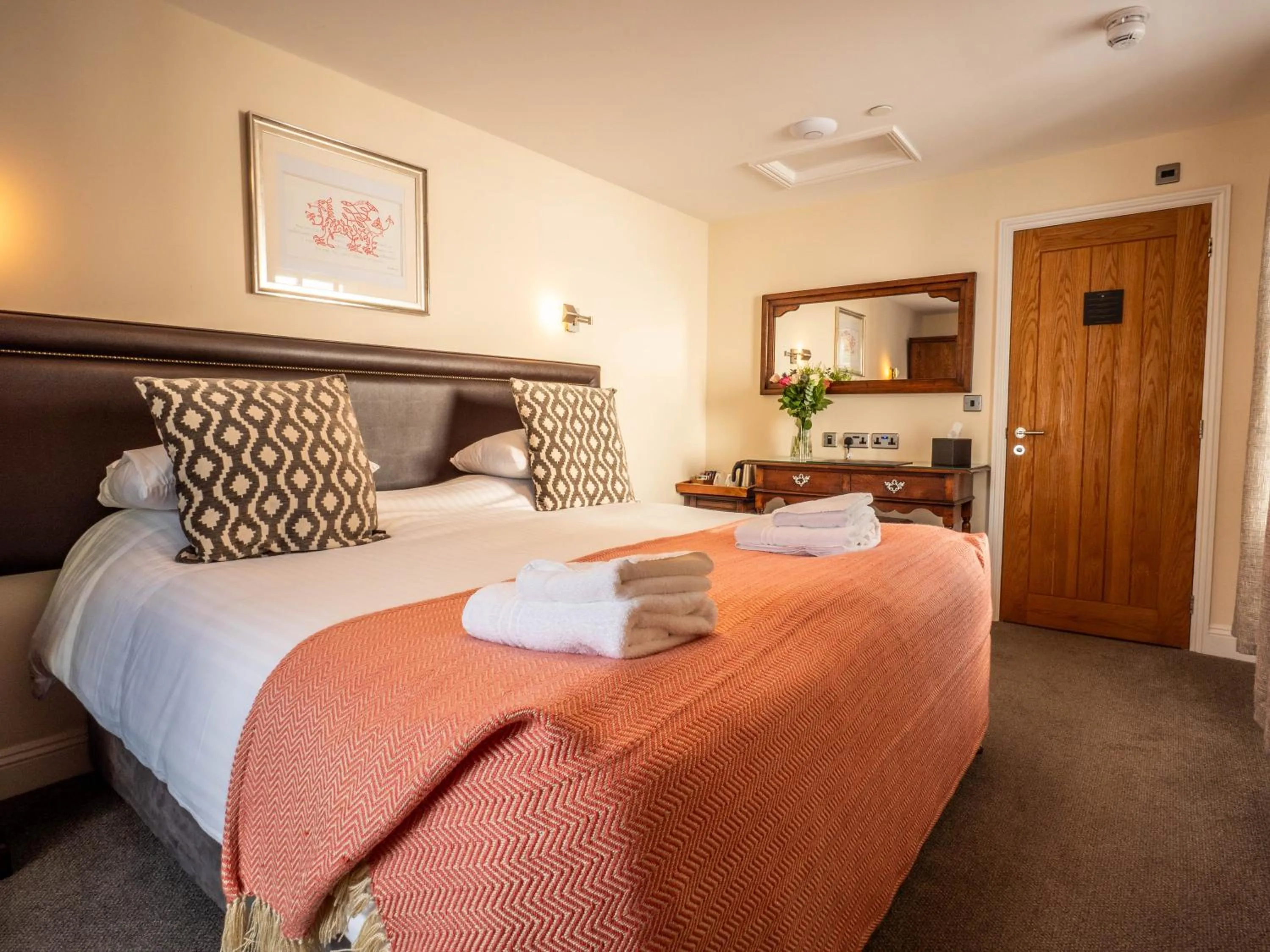 Bedroom, Bed in The Black Boy Inn