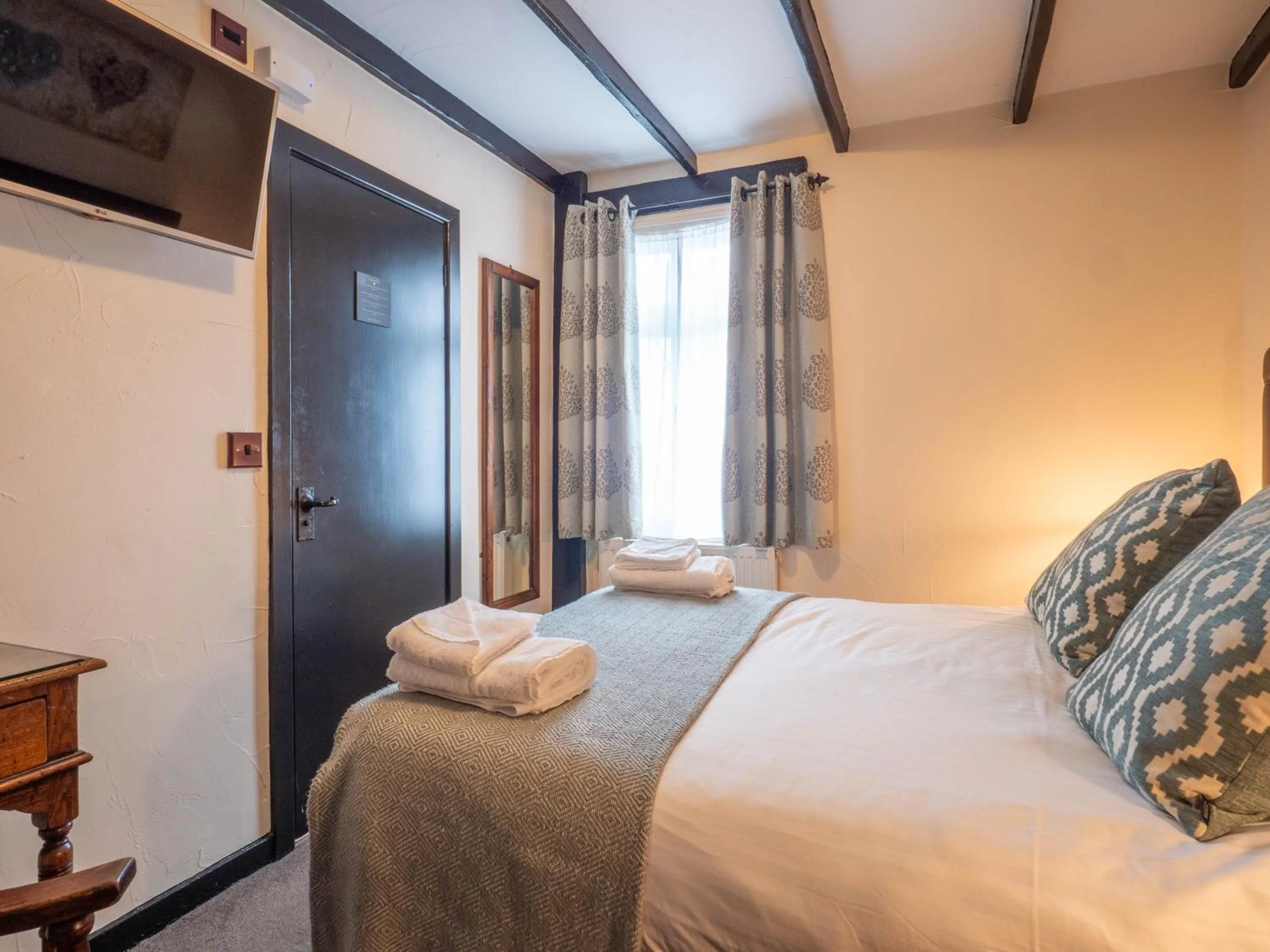 Coffee/tea facilities, Bed in The Black Boy Inn