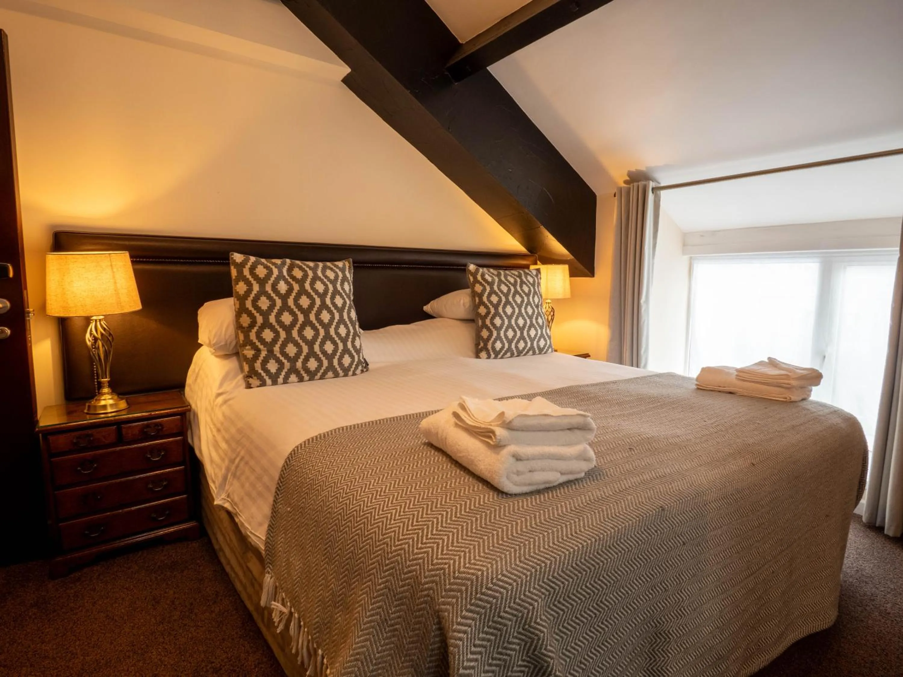 Bedroom, Bed in The Black Boy Inn