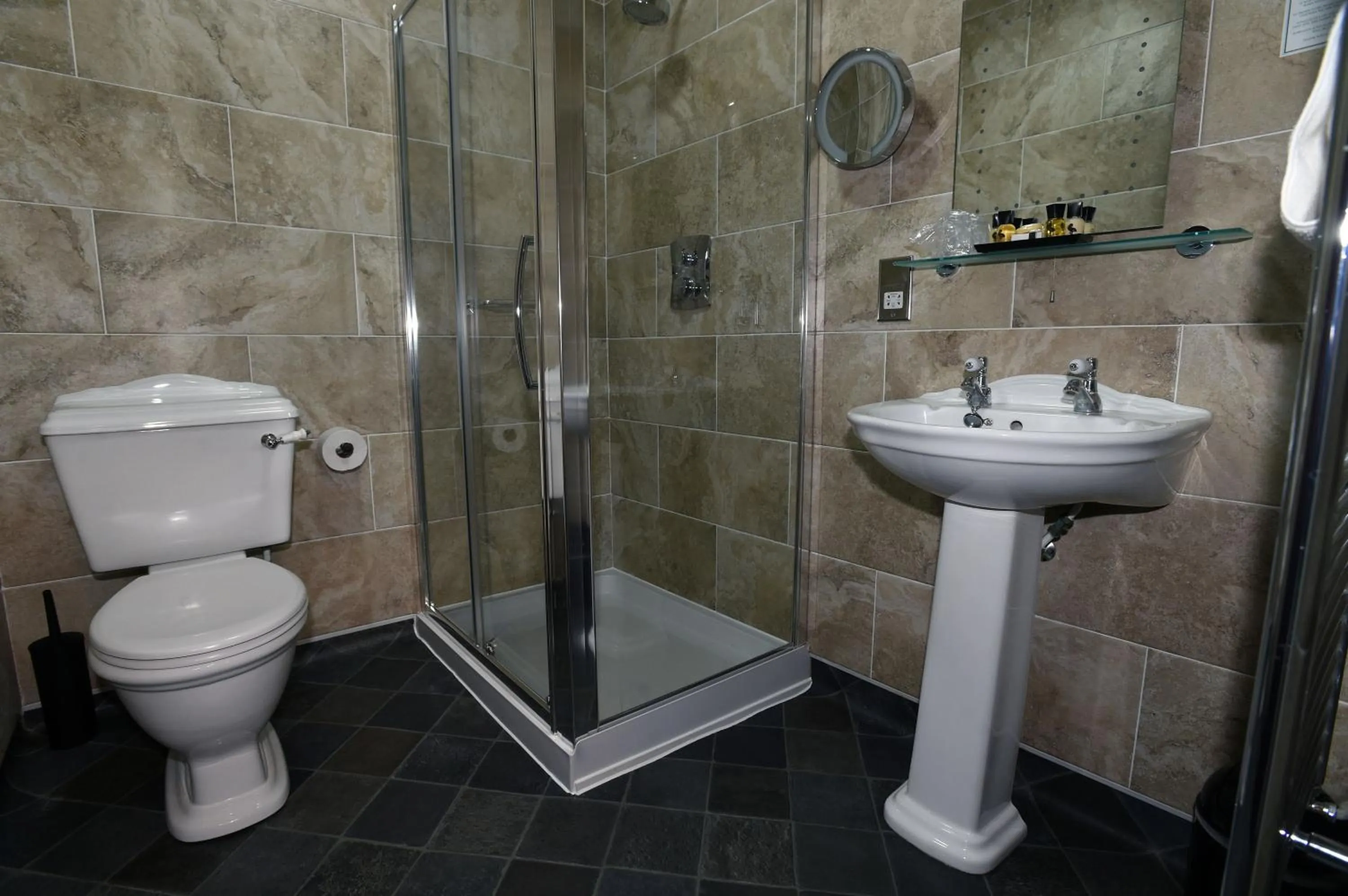 Shower in The Black Boy Inn