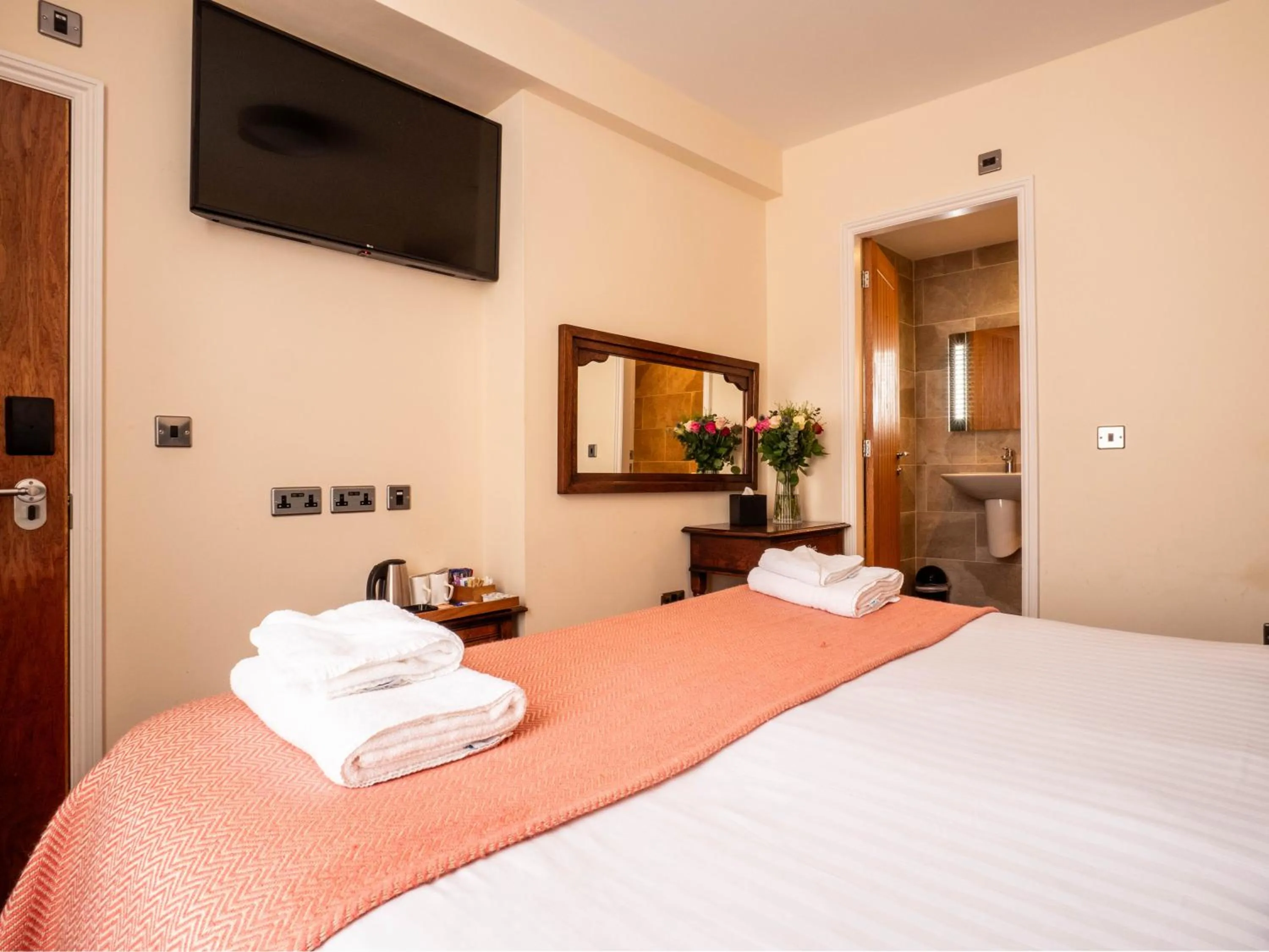 Bedroom, Bed in The Black Boy Inn